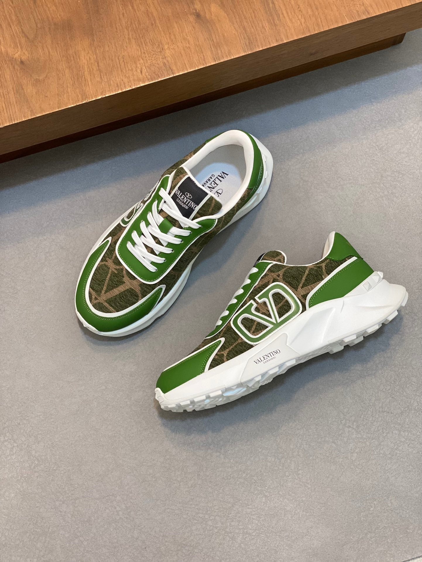 LuxluxHouse Best Quality Shoes Valentino