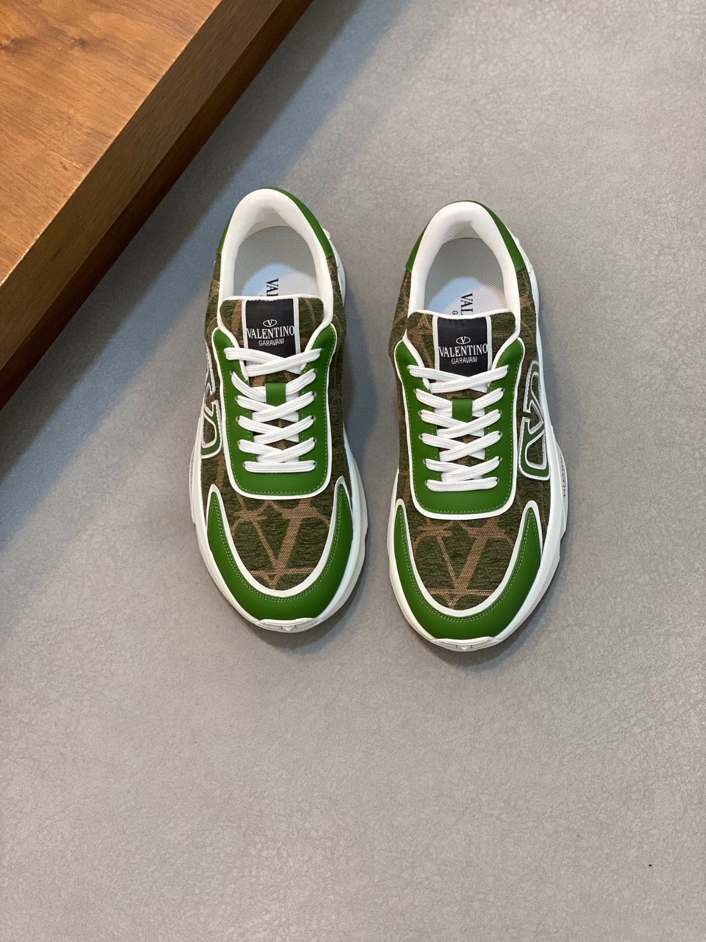 LuxluxHouse Best Quality Shoes Valentino