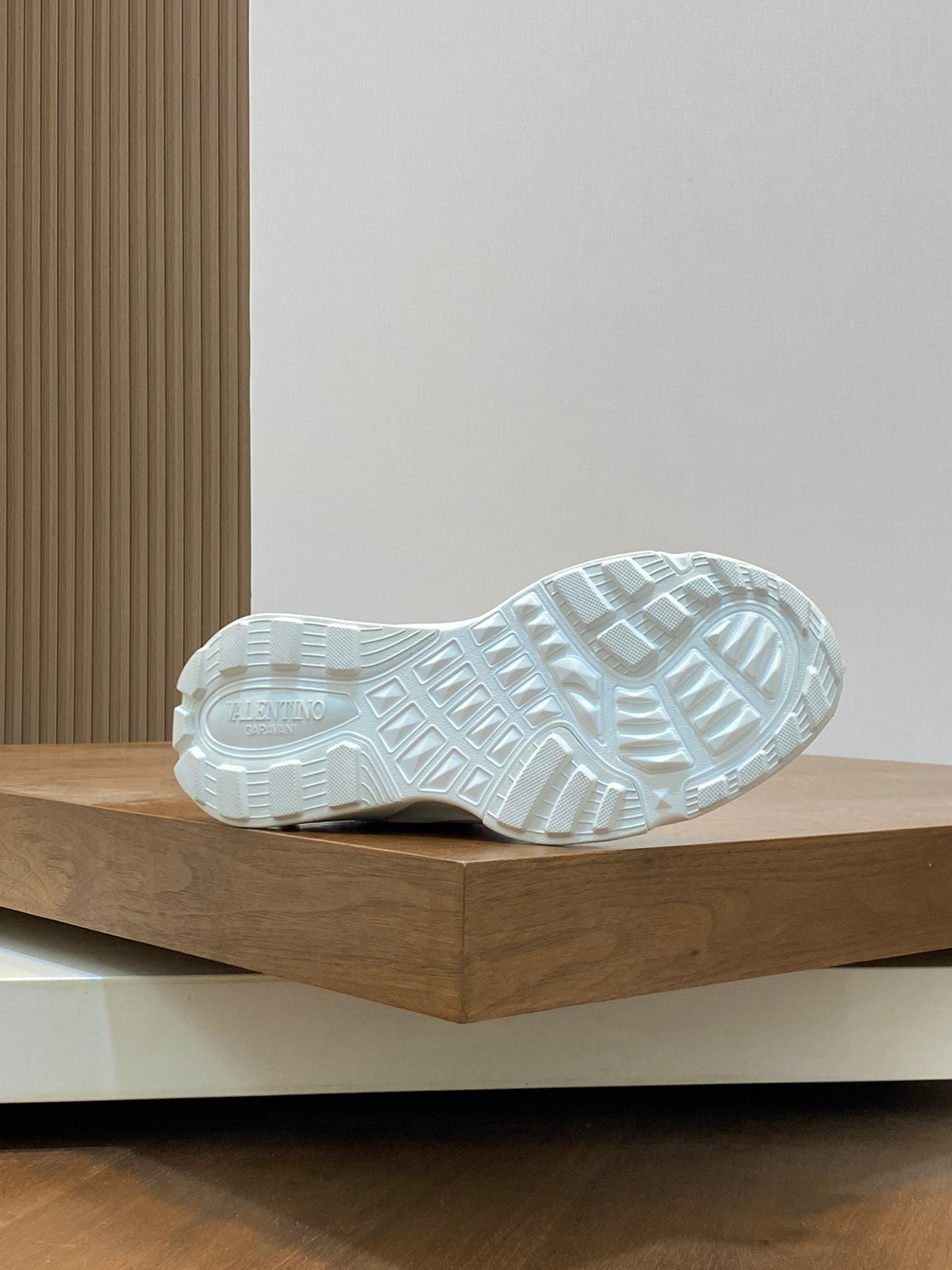 LuxluxHouse Best Quality Shoes Valentino