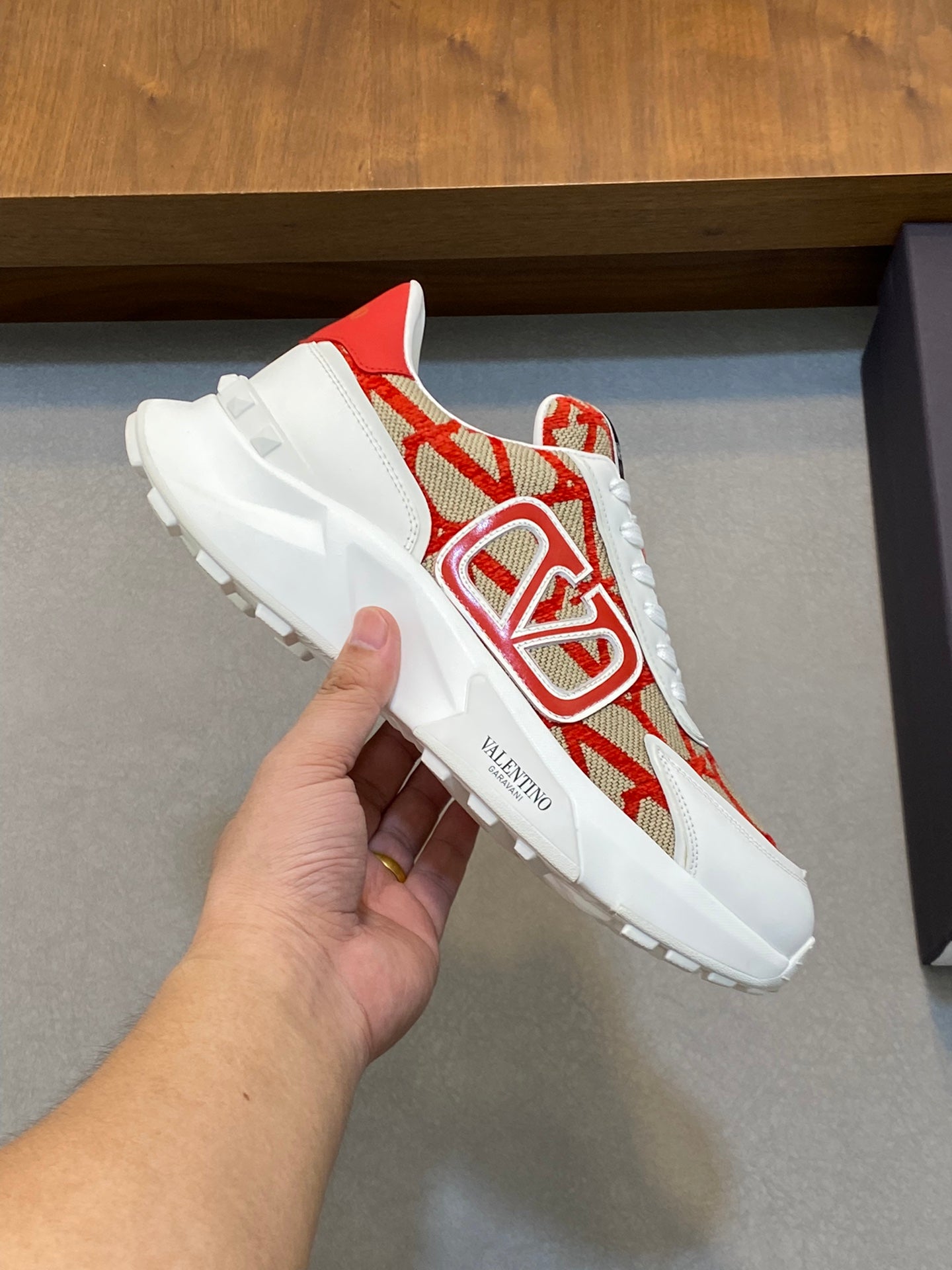 LuxluxHouse Best Quality Shoes Valentino