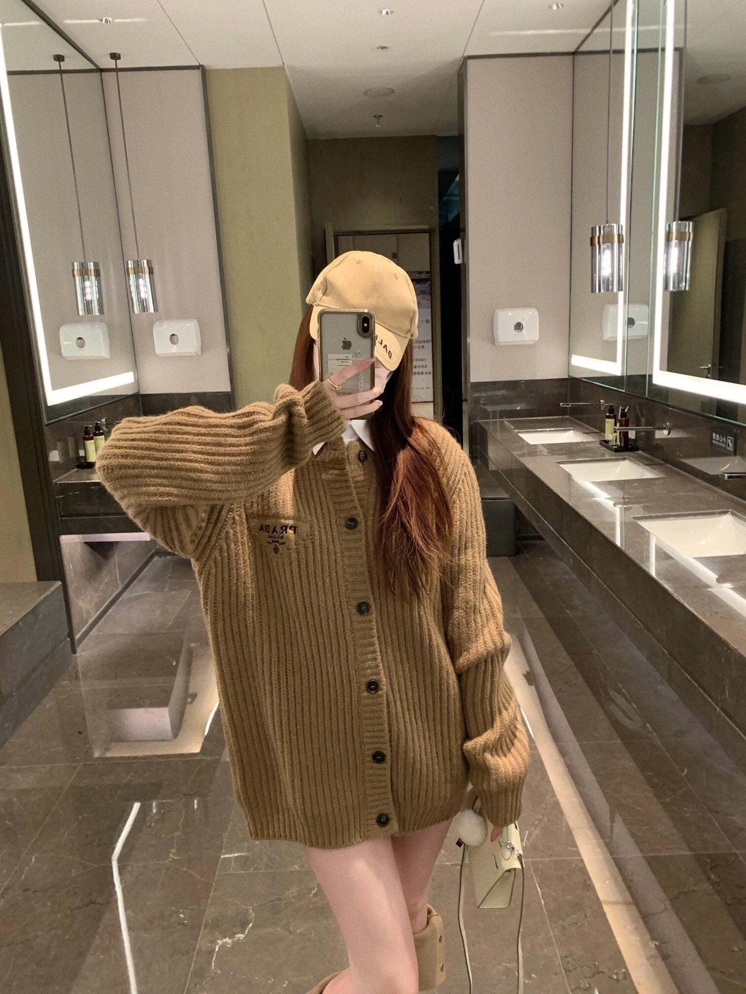 LuxluxHouse Best Quality Clothes Hoodie & Sweater Prada
