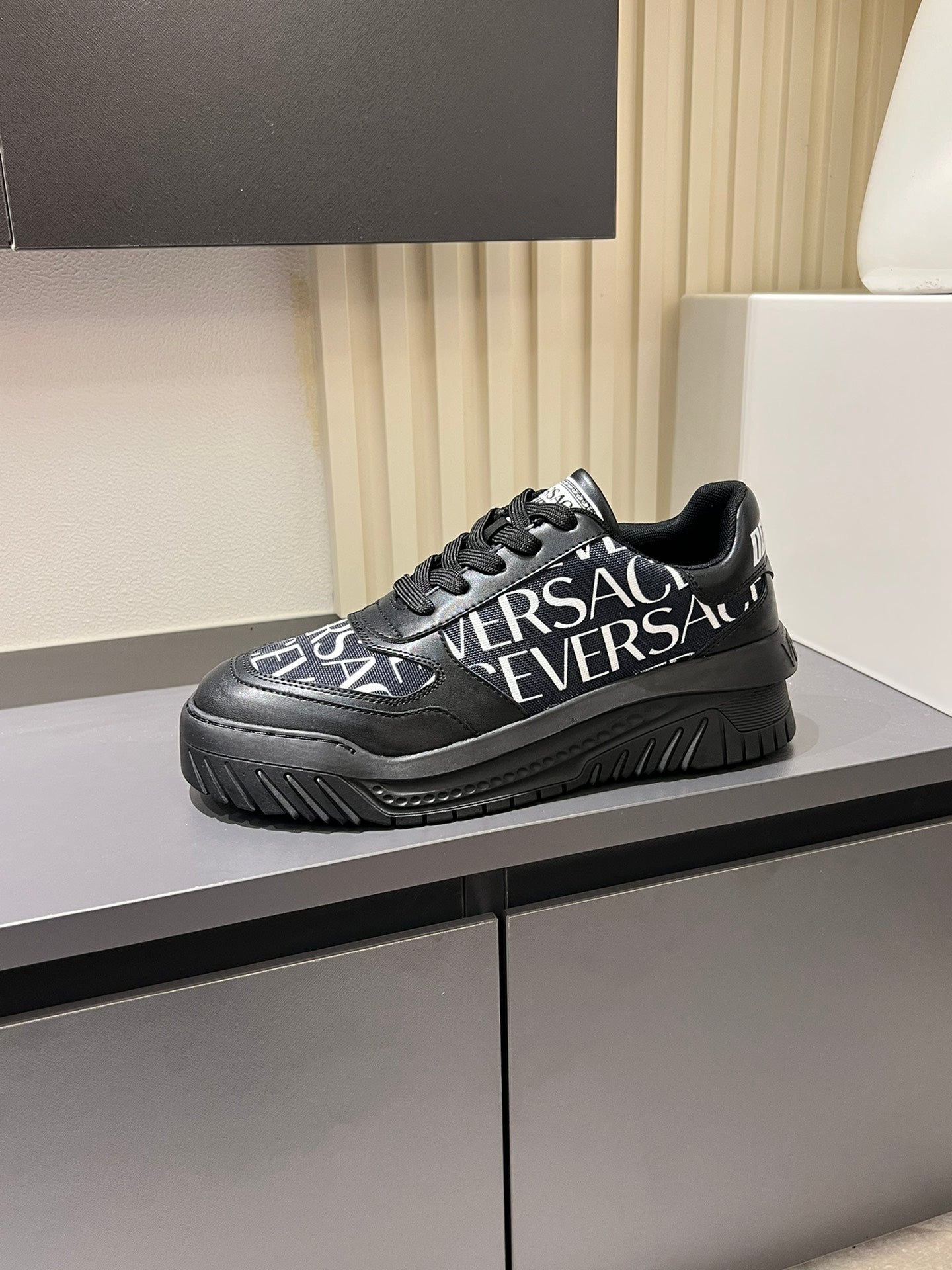 LuxluxHouse Best Quality Shoes Versace