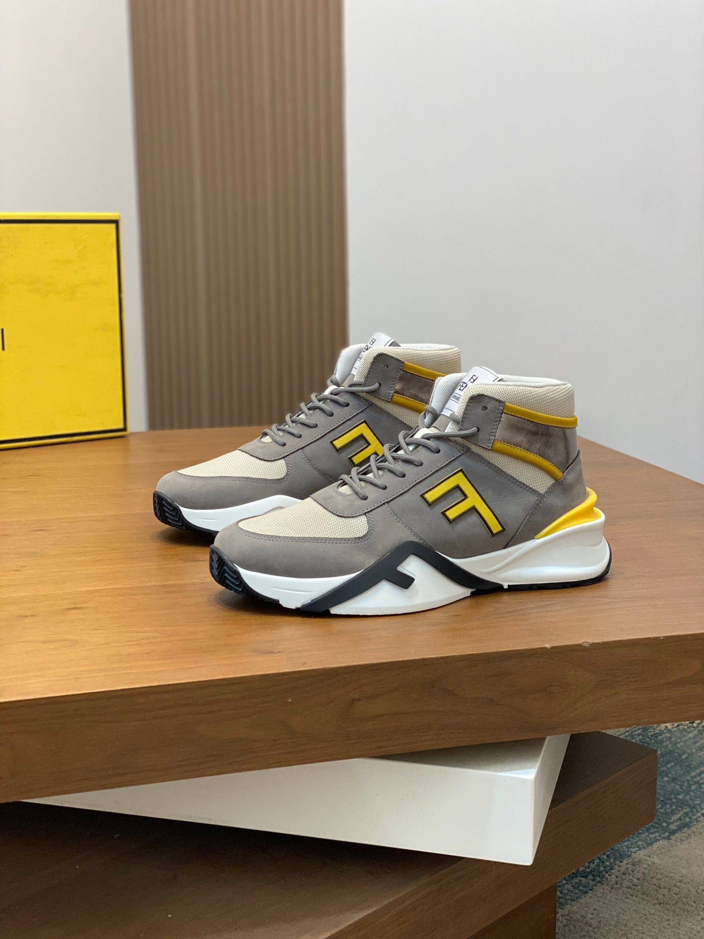 LuxluxHouse Best Quality Shoes Fendi