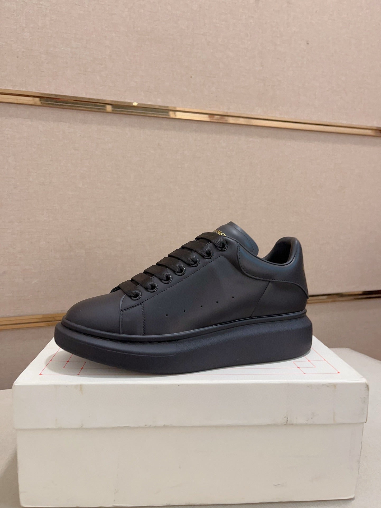 LuxluxHouse Best Quality Shoes Alexander McQueen