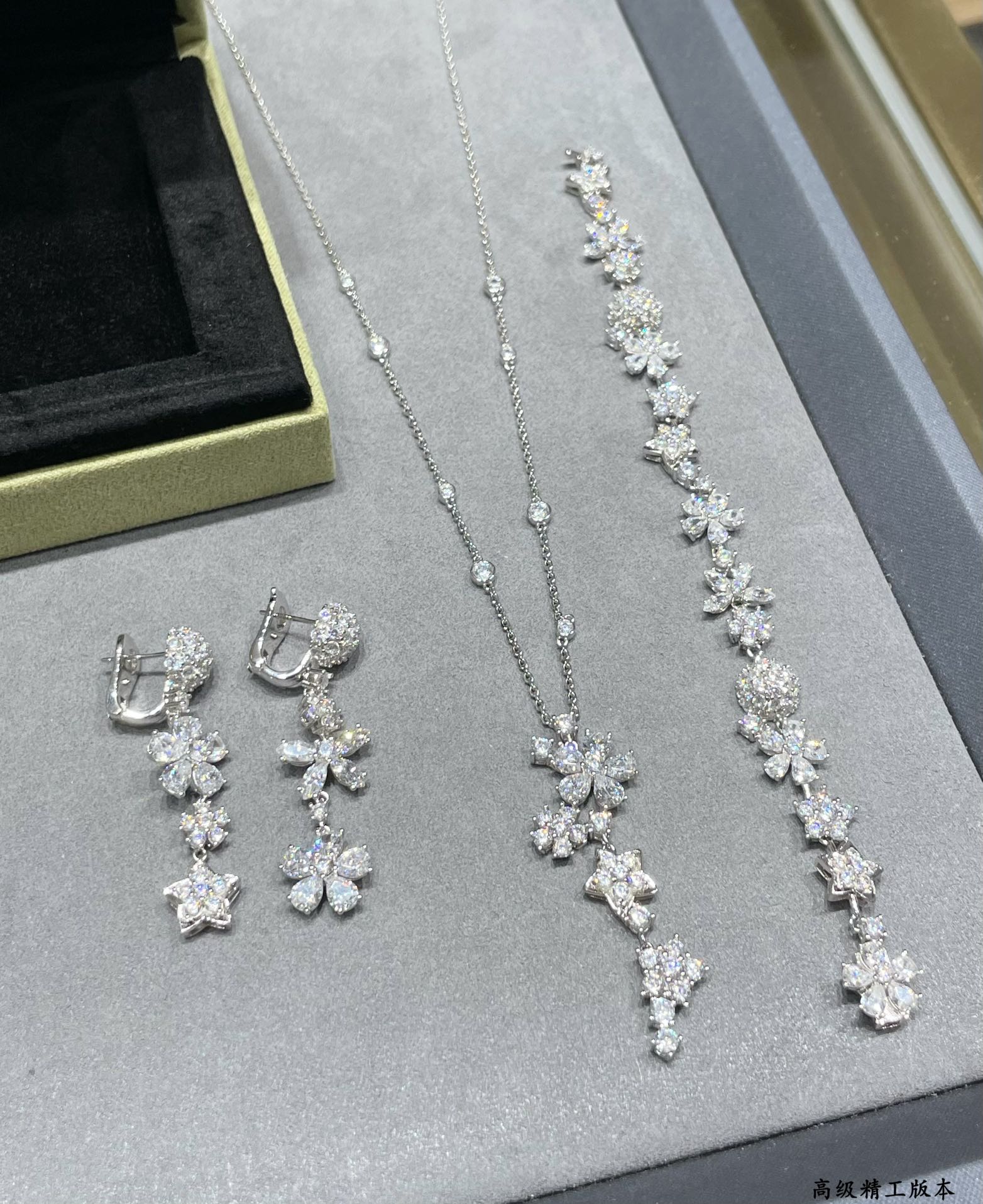 LuxluxHouse Best Quality Accessories Van Cleef & Arpels