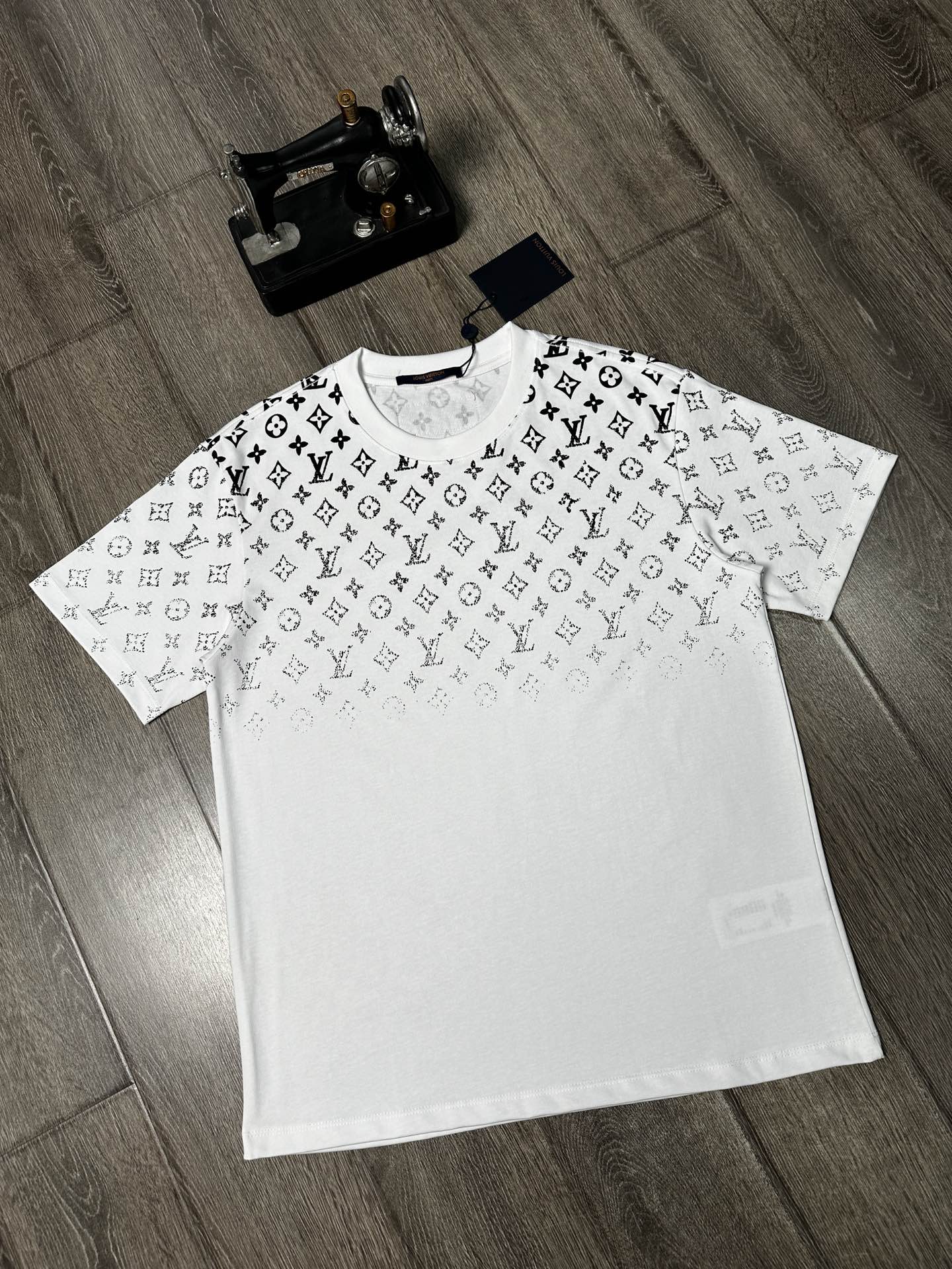 LuxluxHouse Best Quality Clothes T-shirt Louis Vuitton