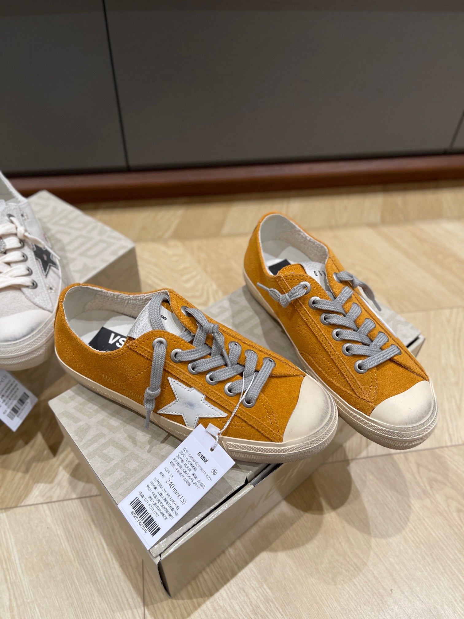 LuxluxHouse Best Quality Shoes Golden Goose