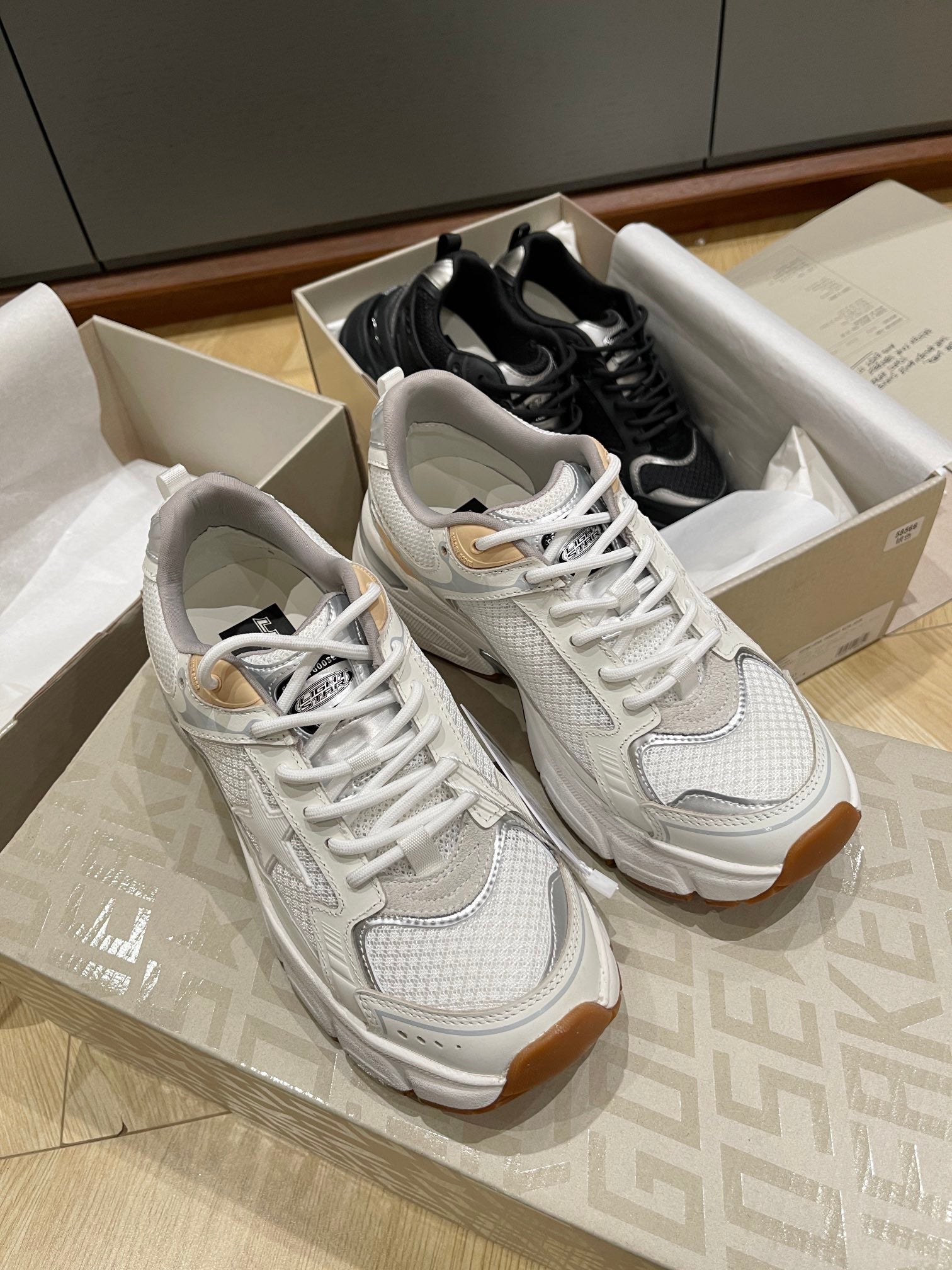 LuxluxHouse Best Quality Shoes Golden Goose