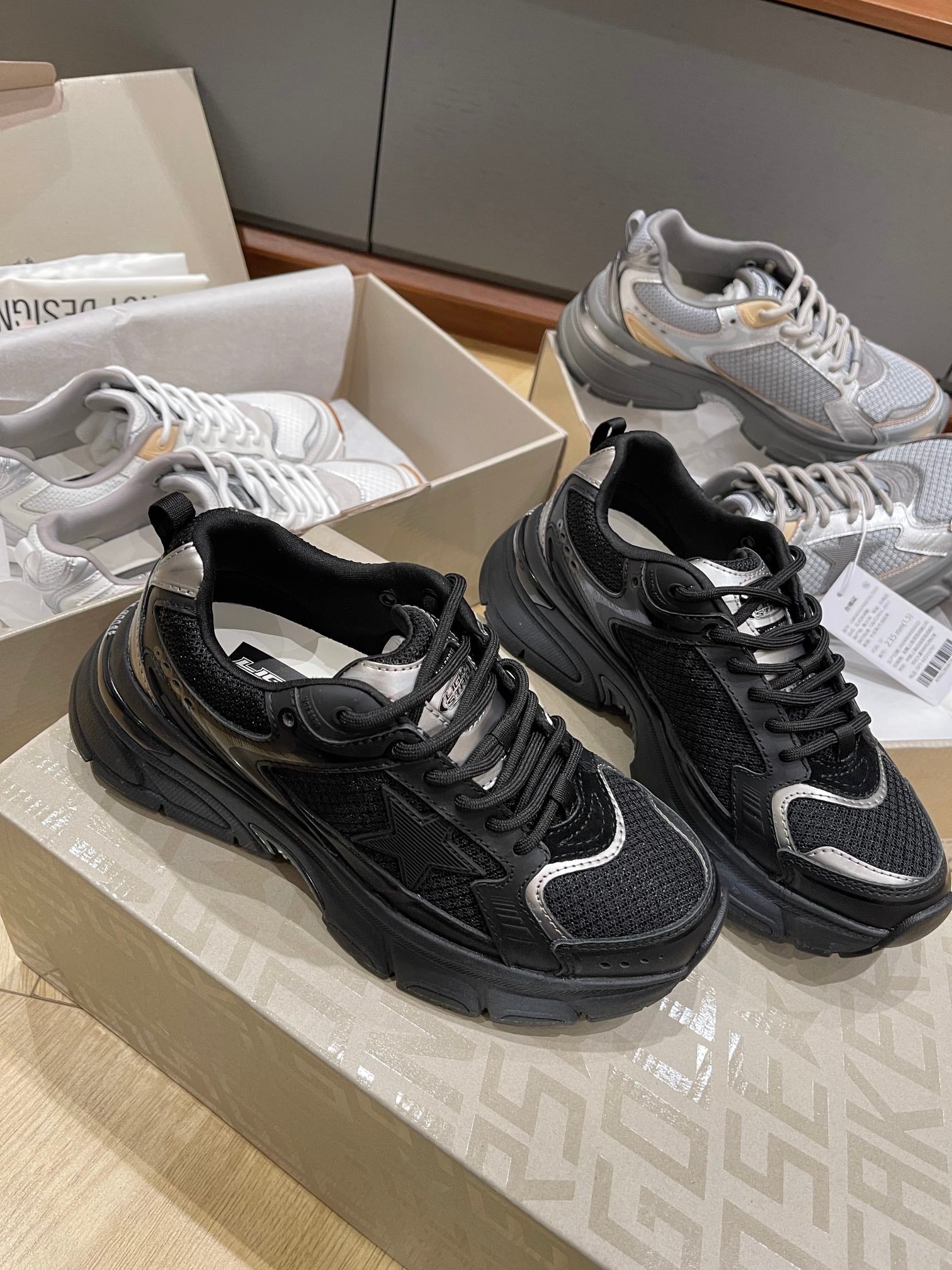 LuxluxHouse Best Quality Shoes Golden Goose