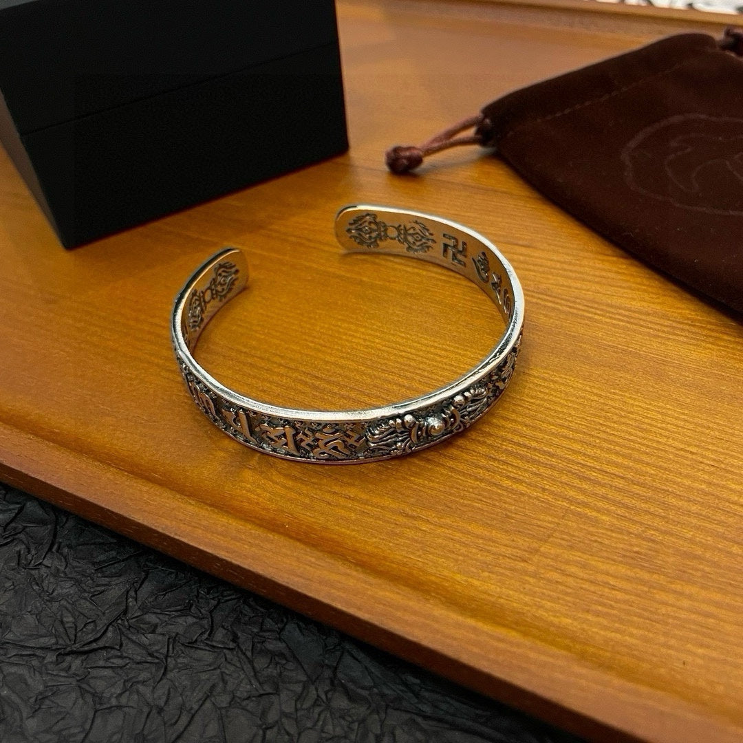 LuxluxHouse Best Quality Accessories Goros