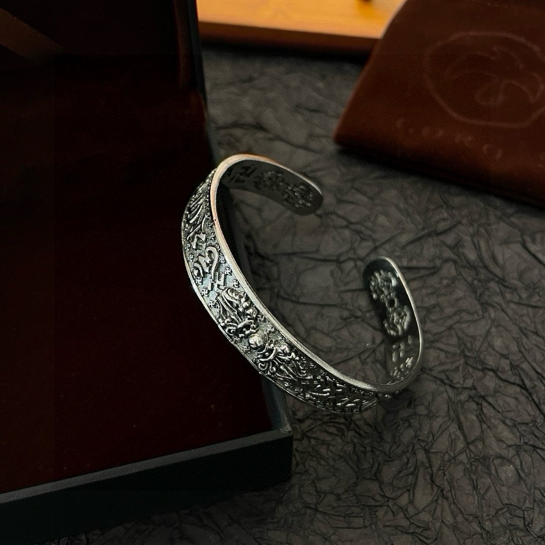 LuxluxHouse Best Quality Accessories Goros