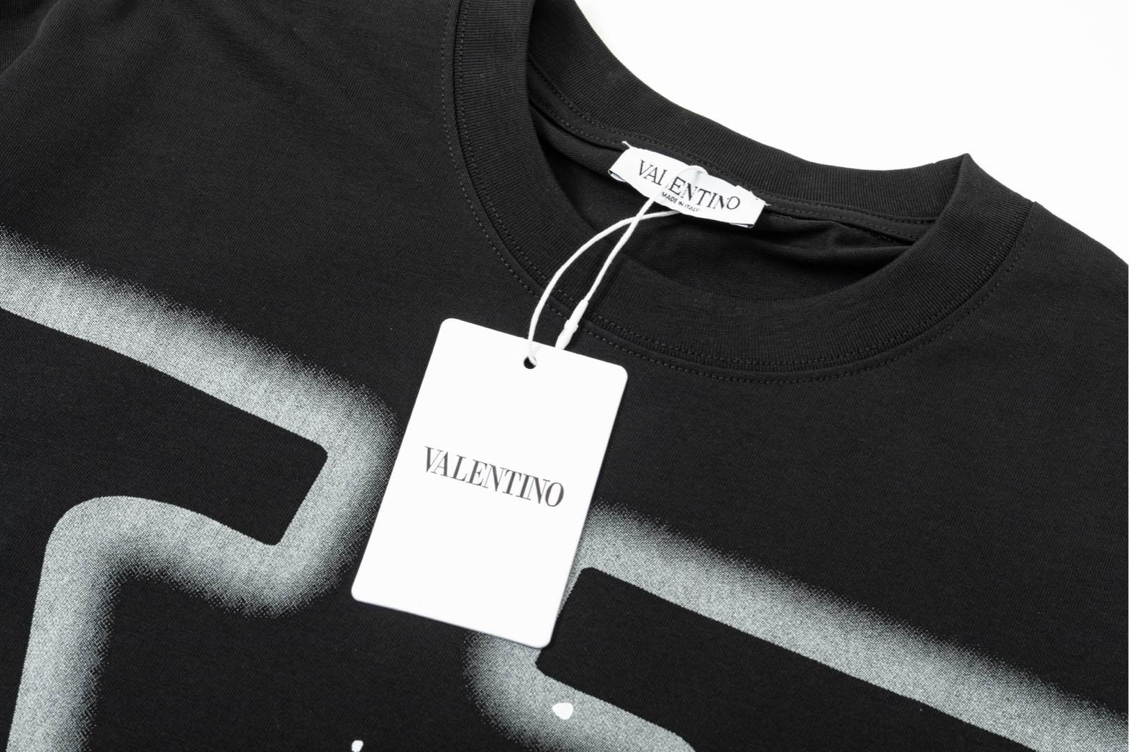 LuxluxHouse Best Quality Clothes Valentino T-shirt