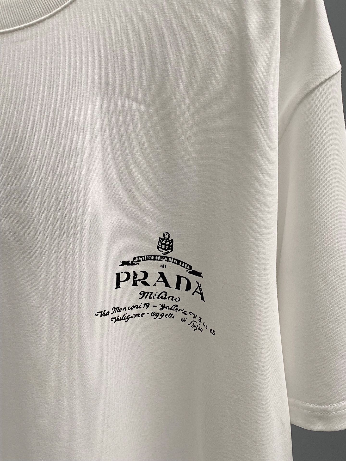 LuxluxHouse Best Quality Clothes T-shirt Prada