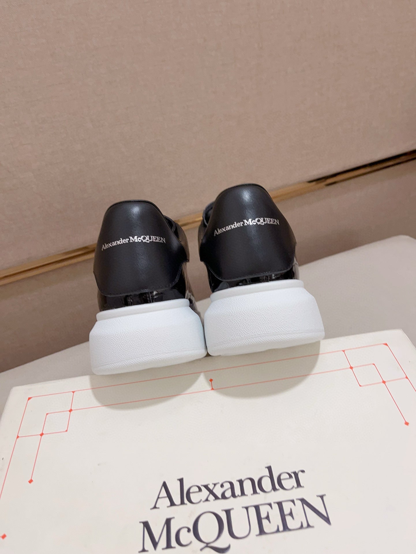 LuxluxHouse Best Quality Shoes Alexander McQueen