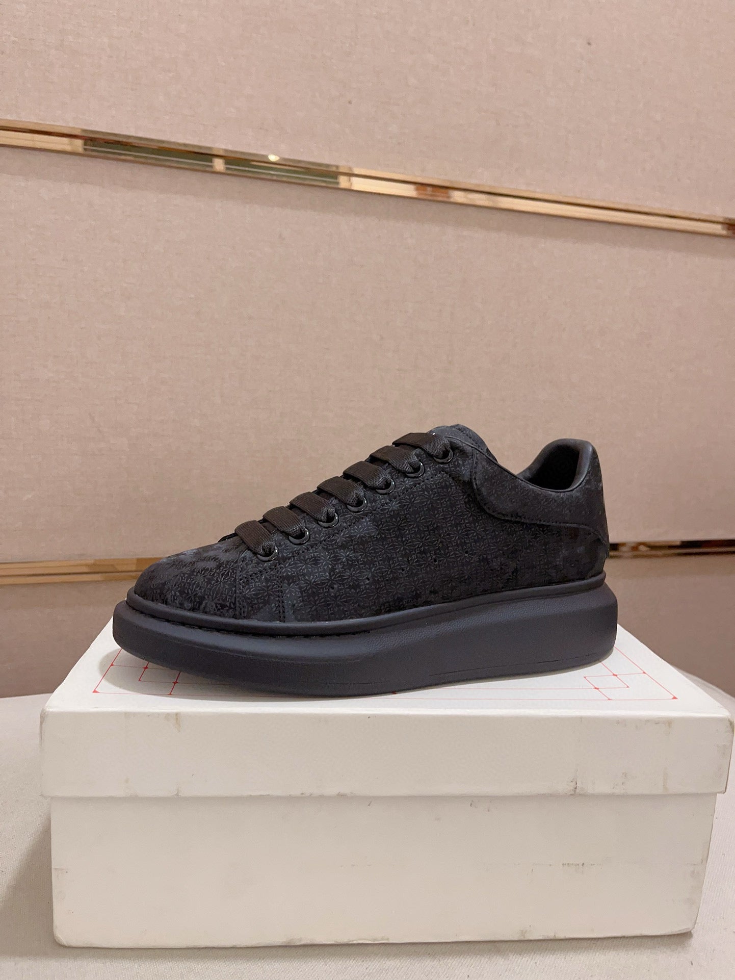 LuxluxHouse Best Quality Shoes Alexander McQueen