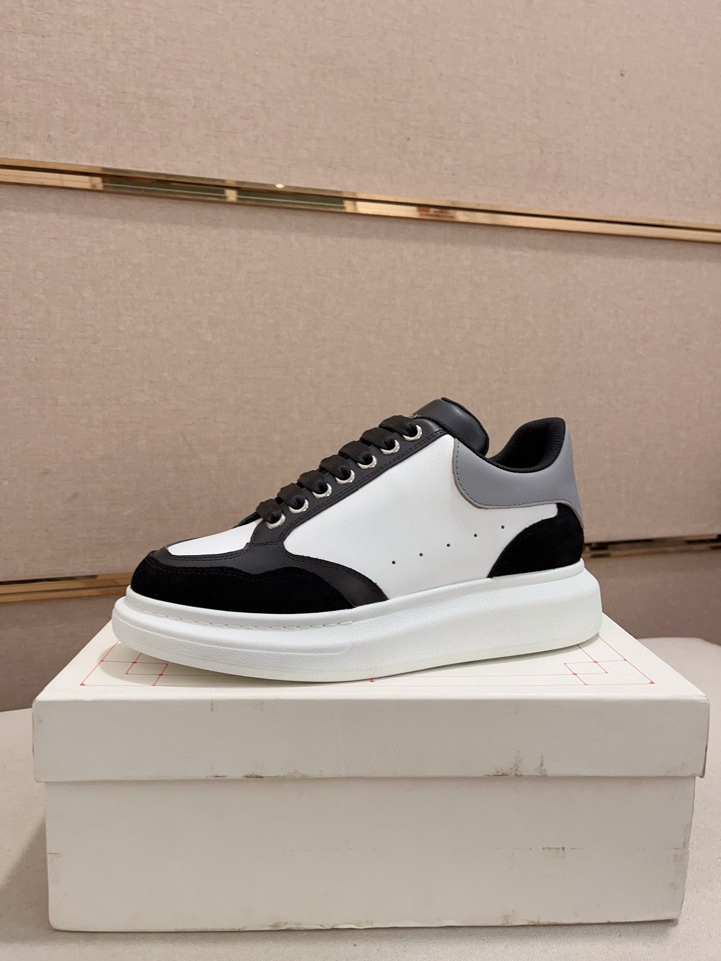LuxluxHouse Best Quality Shoes Alexander McQueen