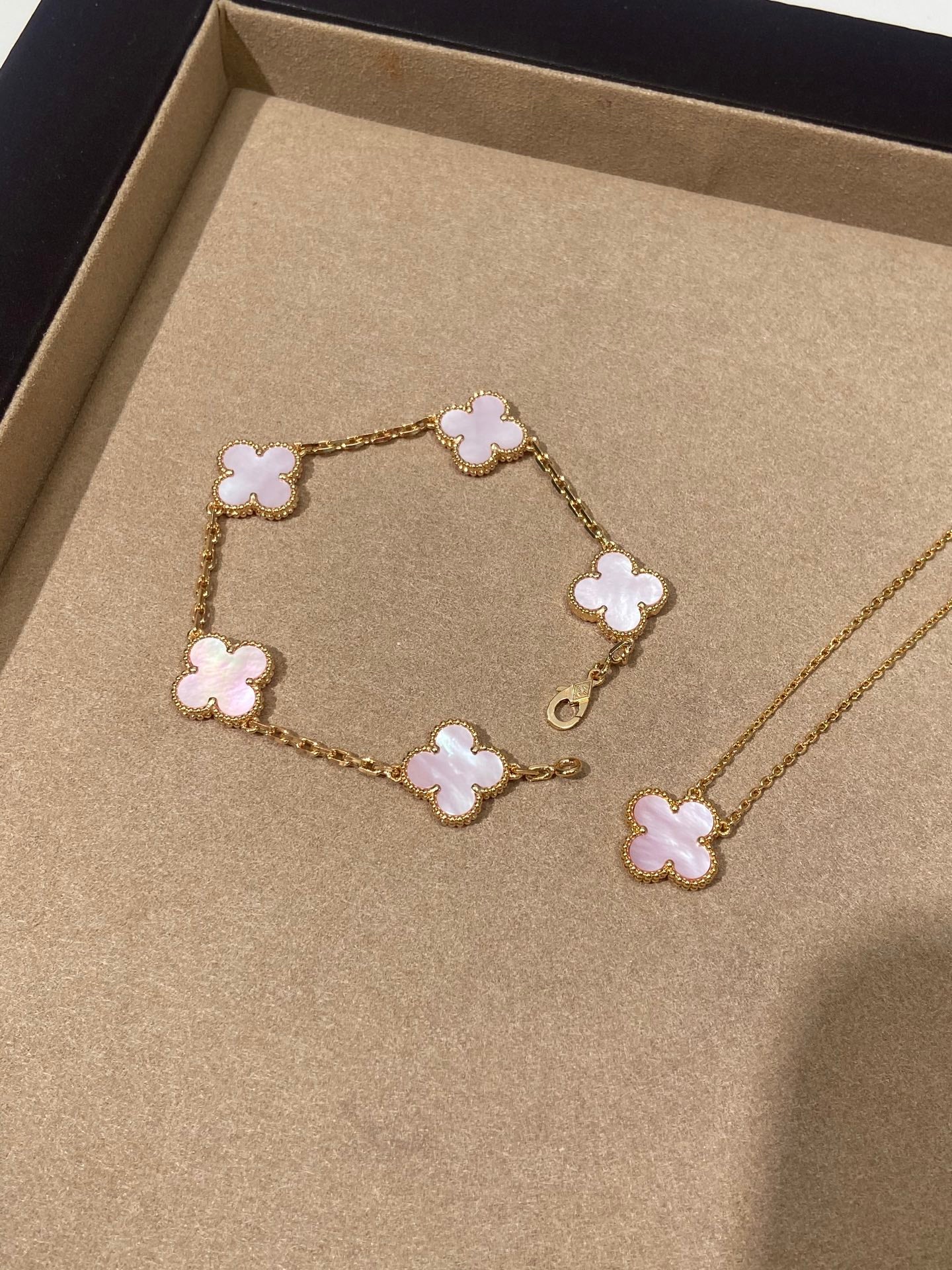 LuxluxHouse Best Quality Accessories Van Cleef & Arpels