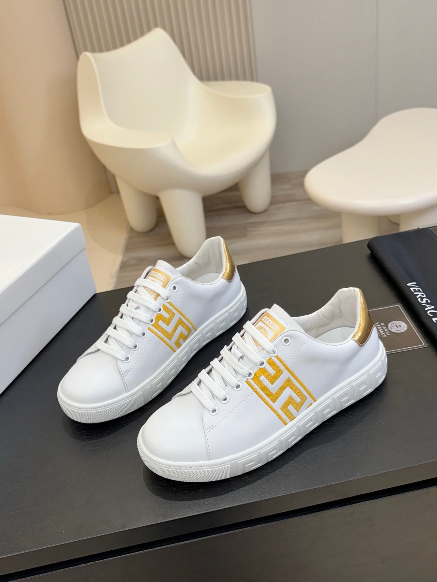 LuxluxHouse Best Quality Shoes Versace