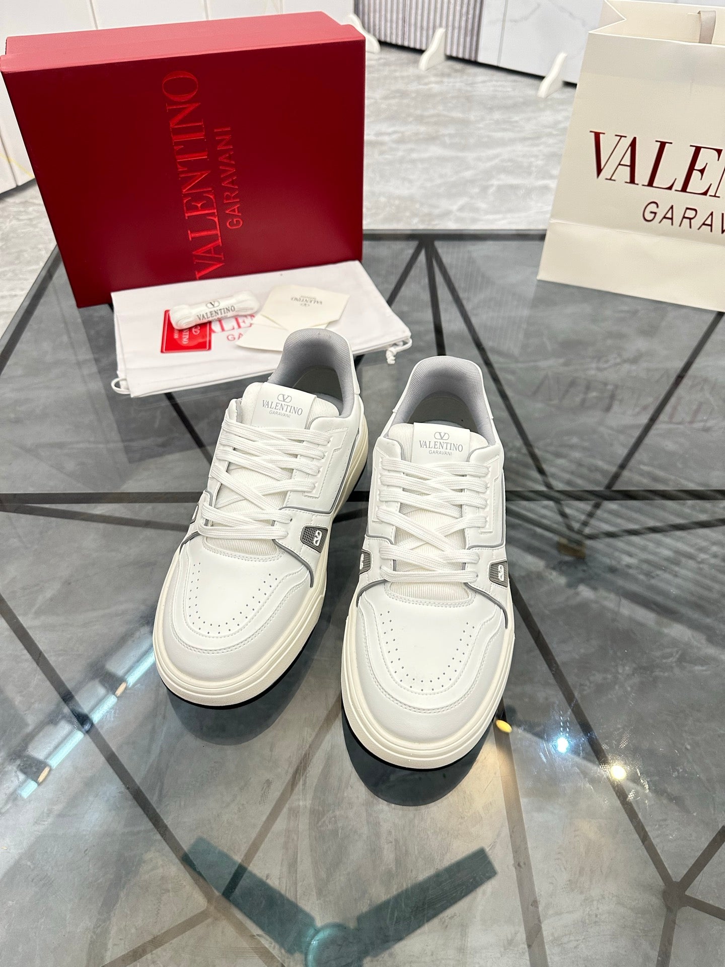 LuxluxHouse Best Quality Shoes Valentino