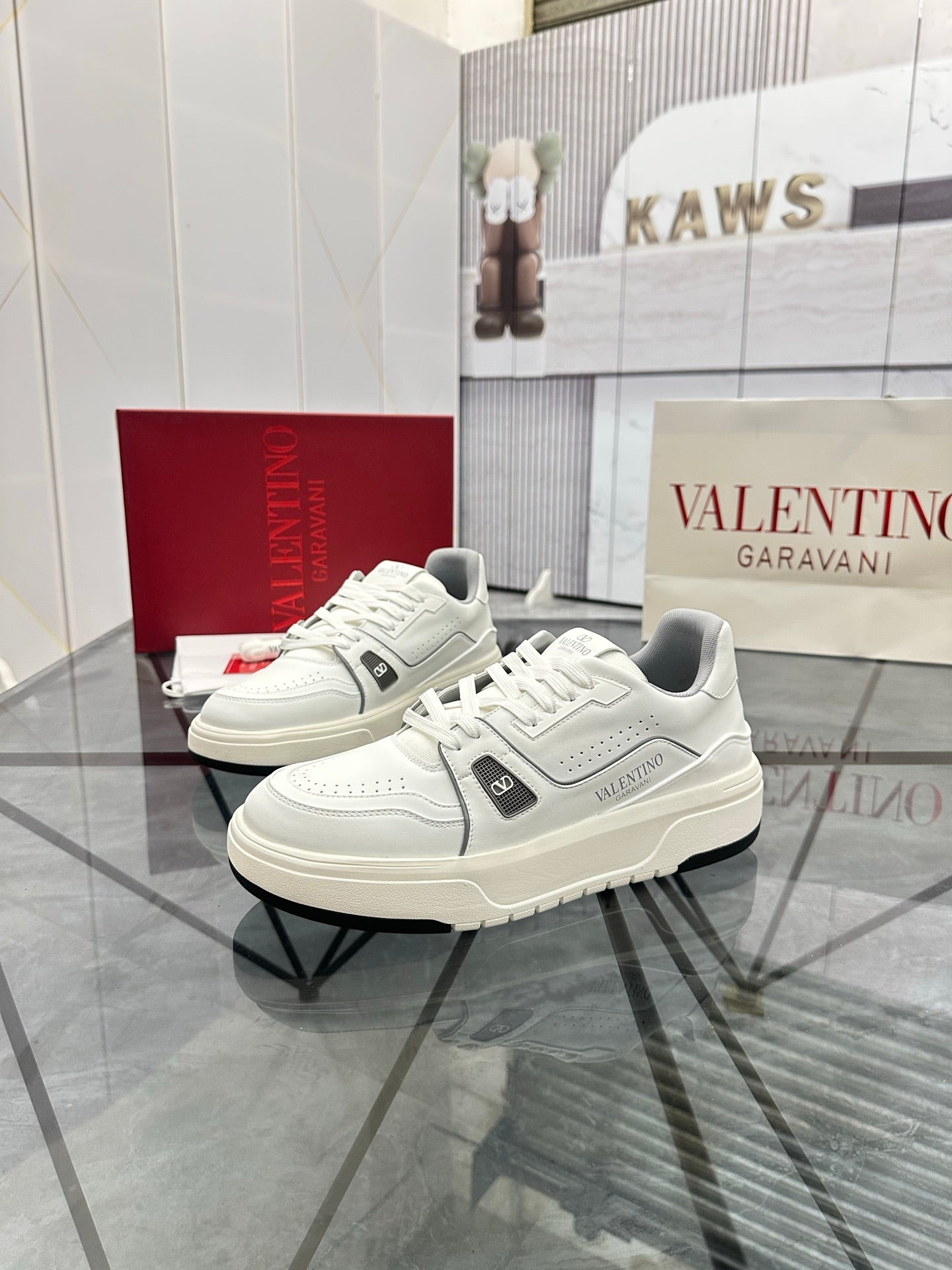 LuxluxHouse Best Quality Shoes Valentino