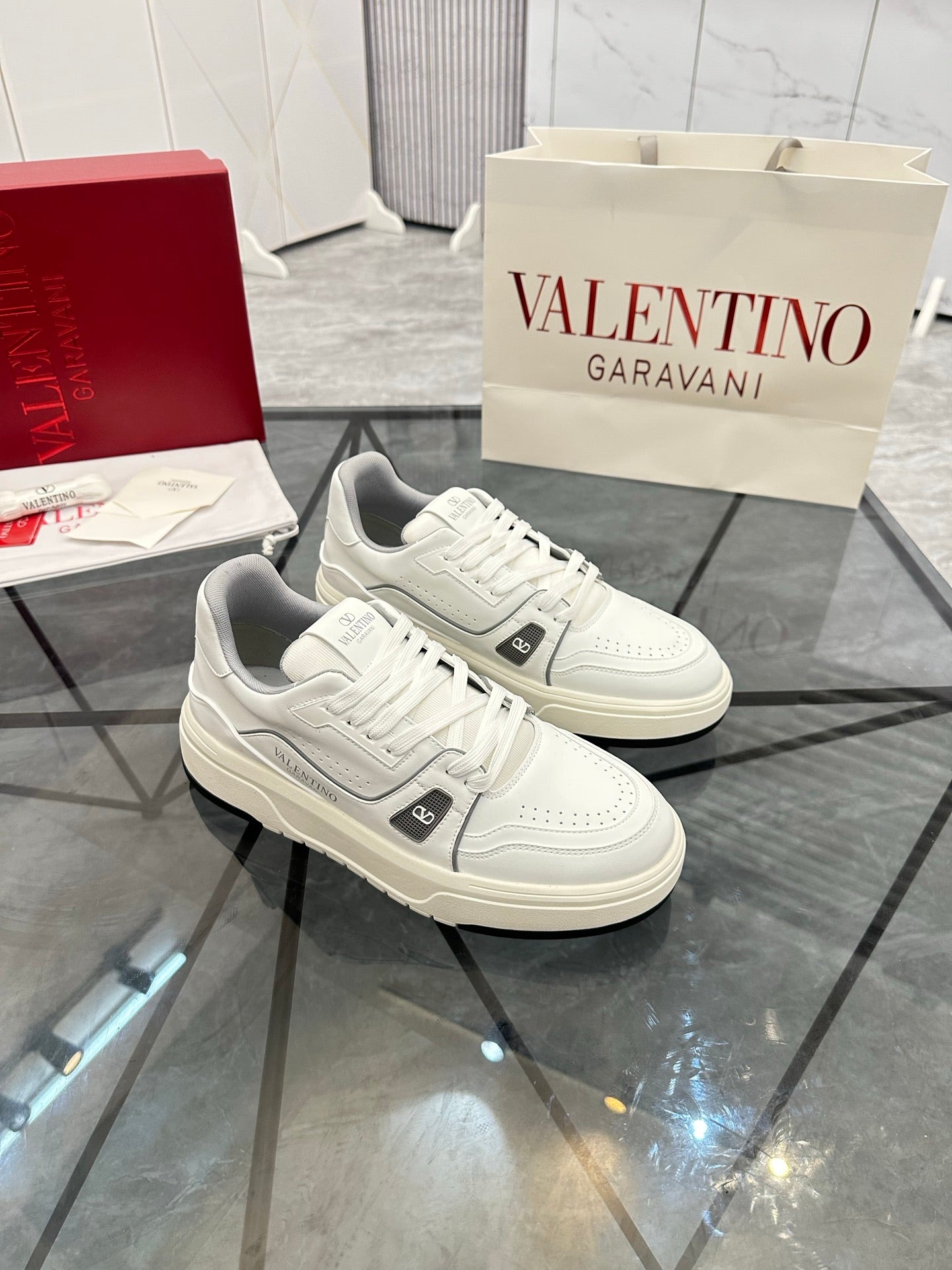 LuxluxHouse Best Quality Shoes Valentino