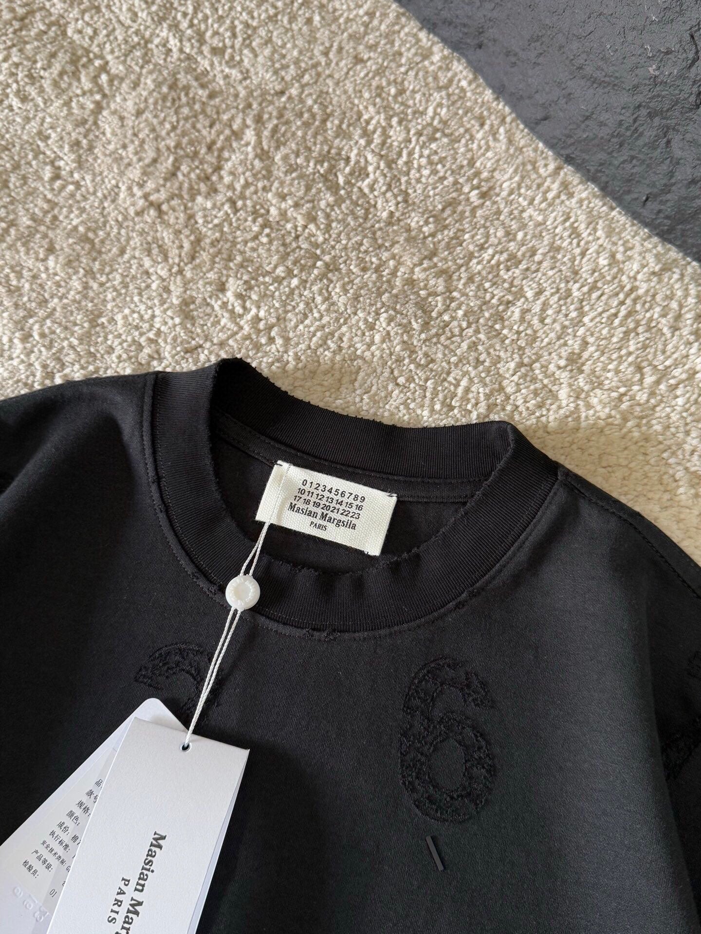 LuxluxHouse Best Quality Clothes T-shirt Chanel & Maison Margiela