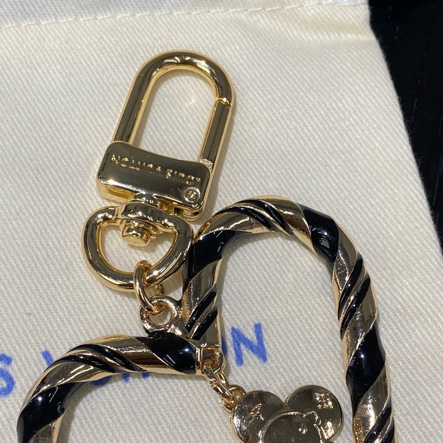 LuxluxHouse Best Quality Accessories Keychain Louis Vuitton Keychain