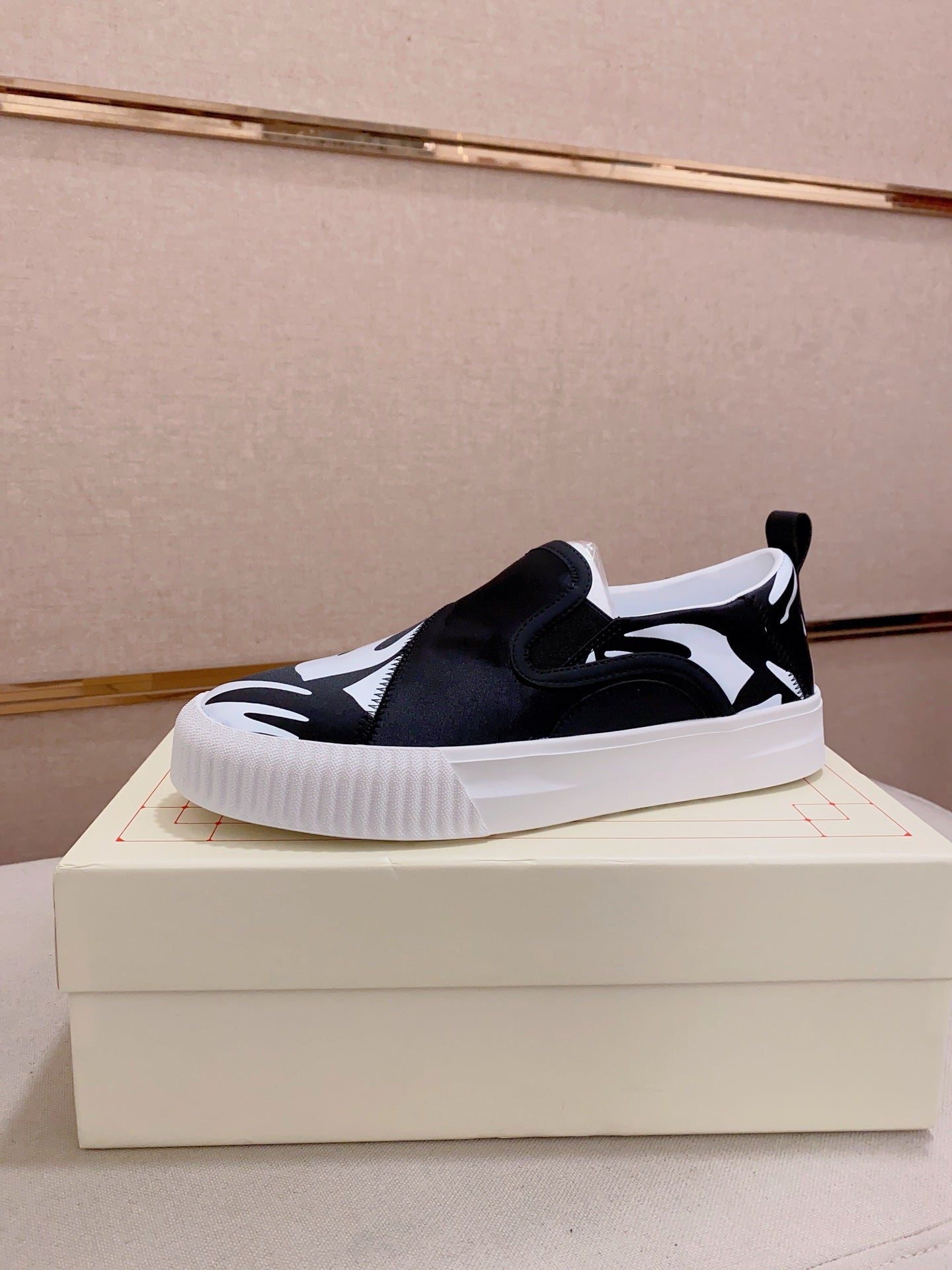 LuxluxHouse Best Quality Shoes Alexander McQueen