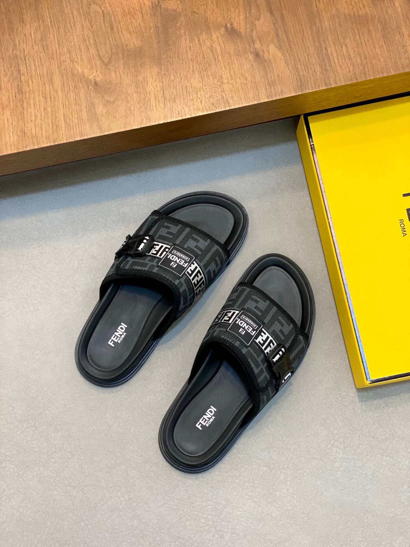 LuxluxHouse Best Quality Sandals Fendi