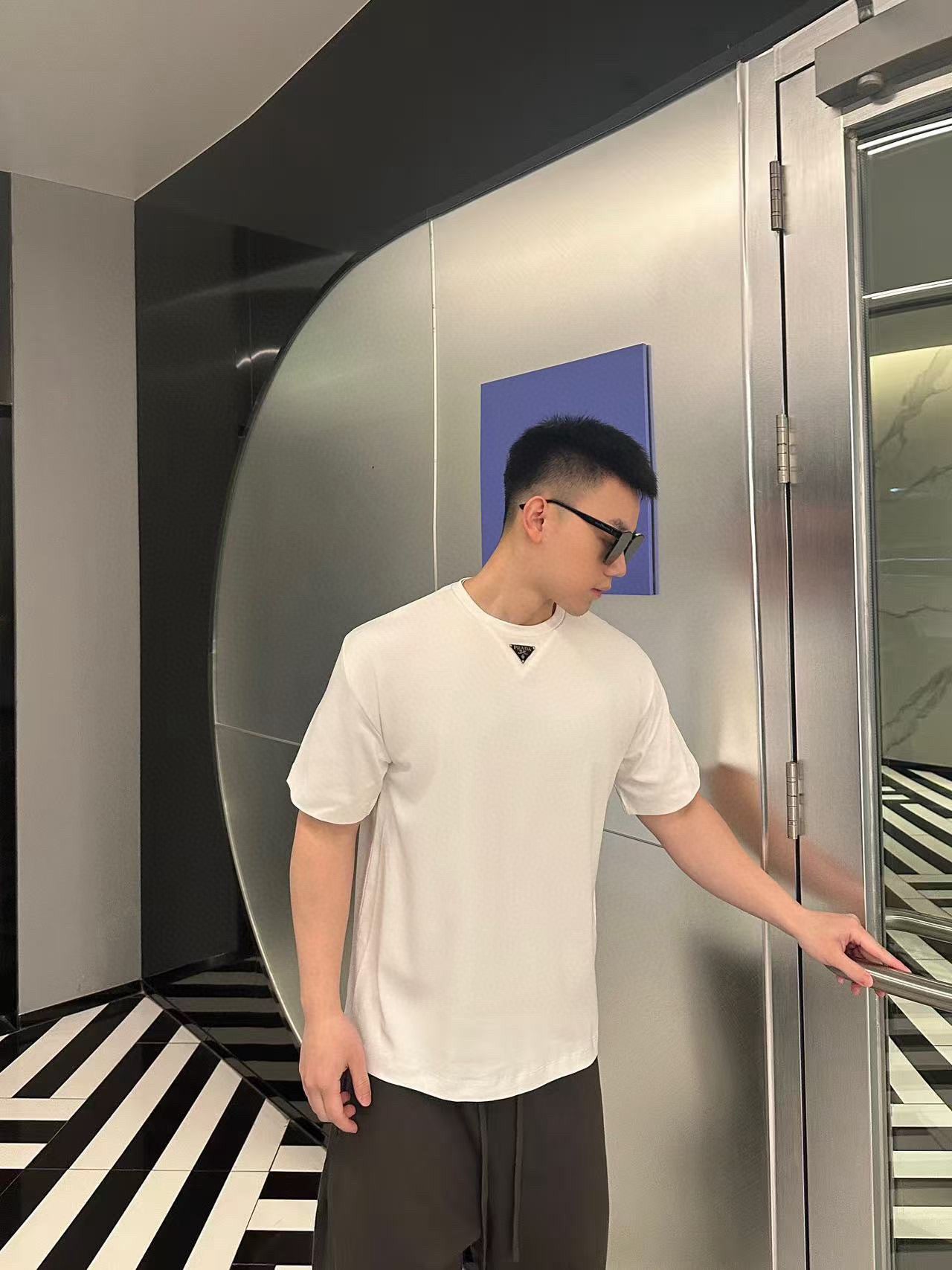 LuxluxHouse Best Quality Clothes T-shirt Prada