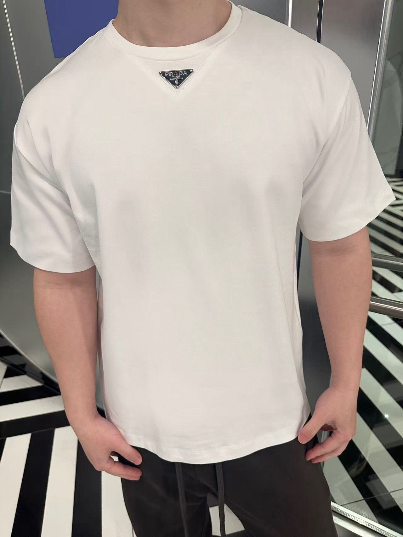 LuxluxHouse Best Quality Clothes T-shirt Prada