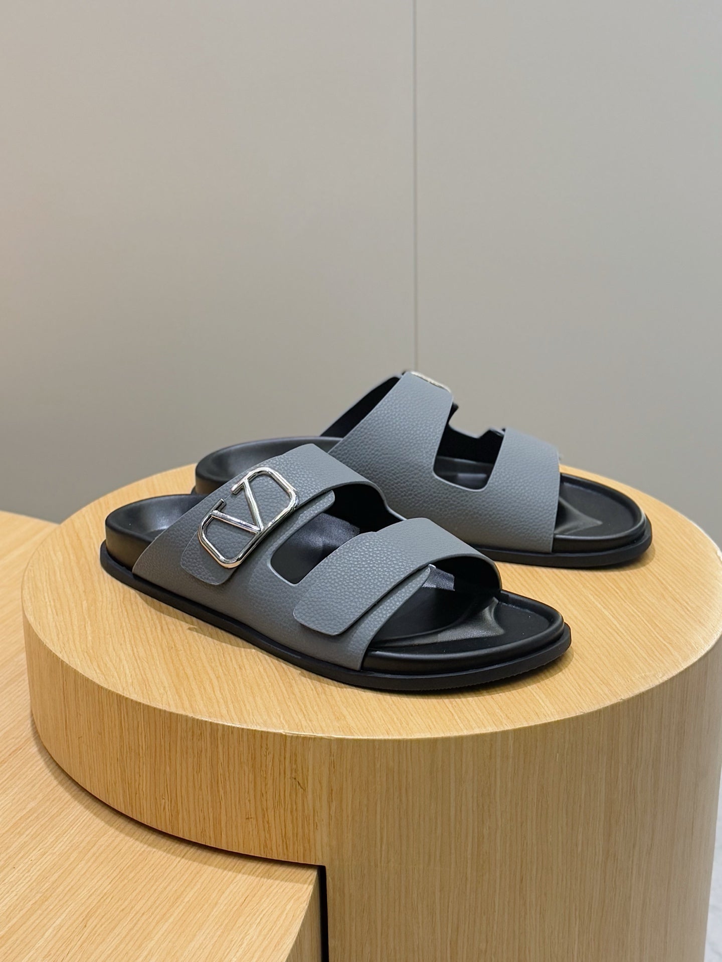 LuxluxHouse Best Quality Sandals Valentino