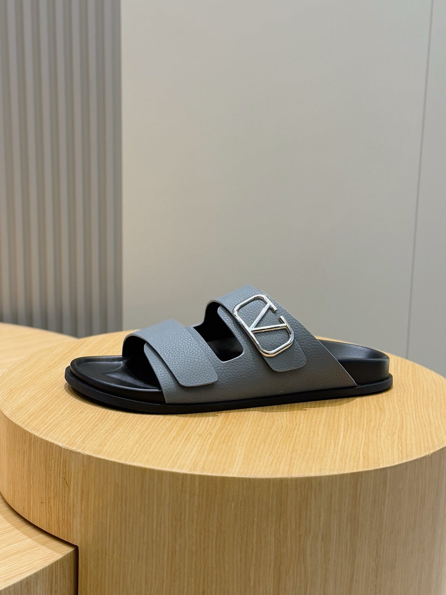 LuxluxHouse Best Quality Sandals Valentino