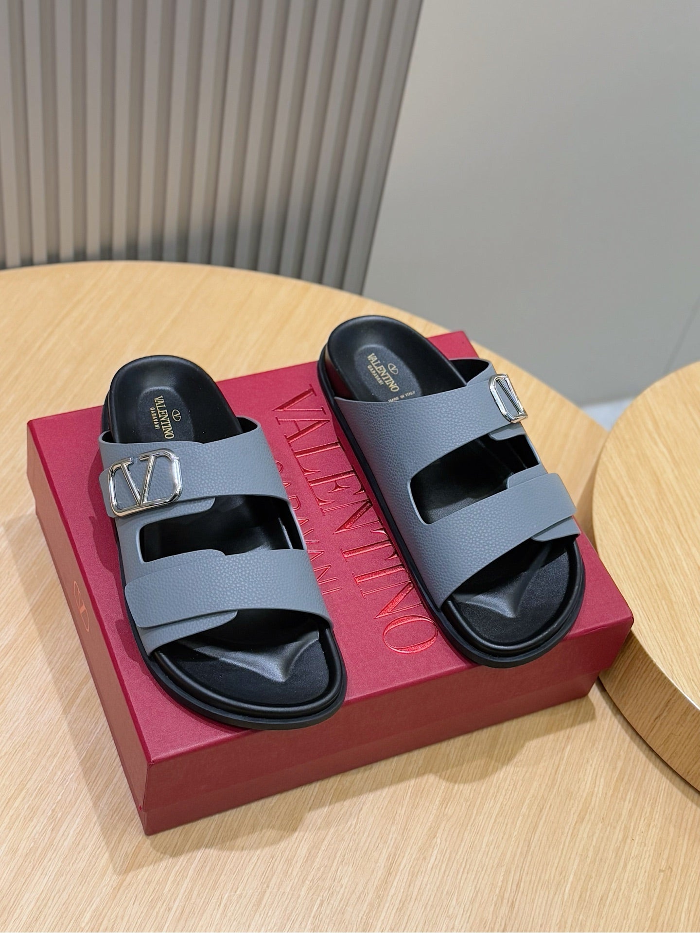 LuxluxHouse Best Quality Sandals Valentino