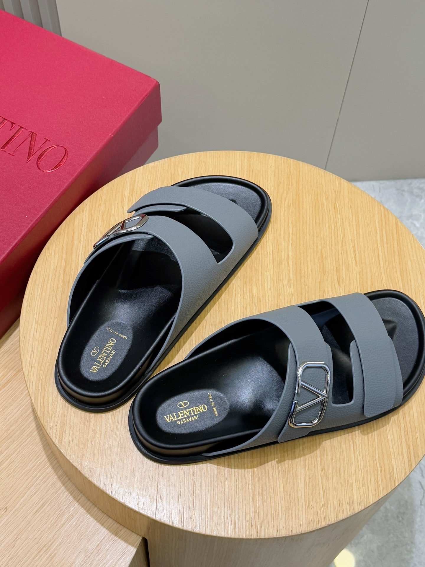 LuxluxHouse Best Quality Sandals Valentino