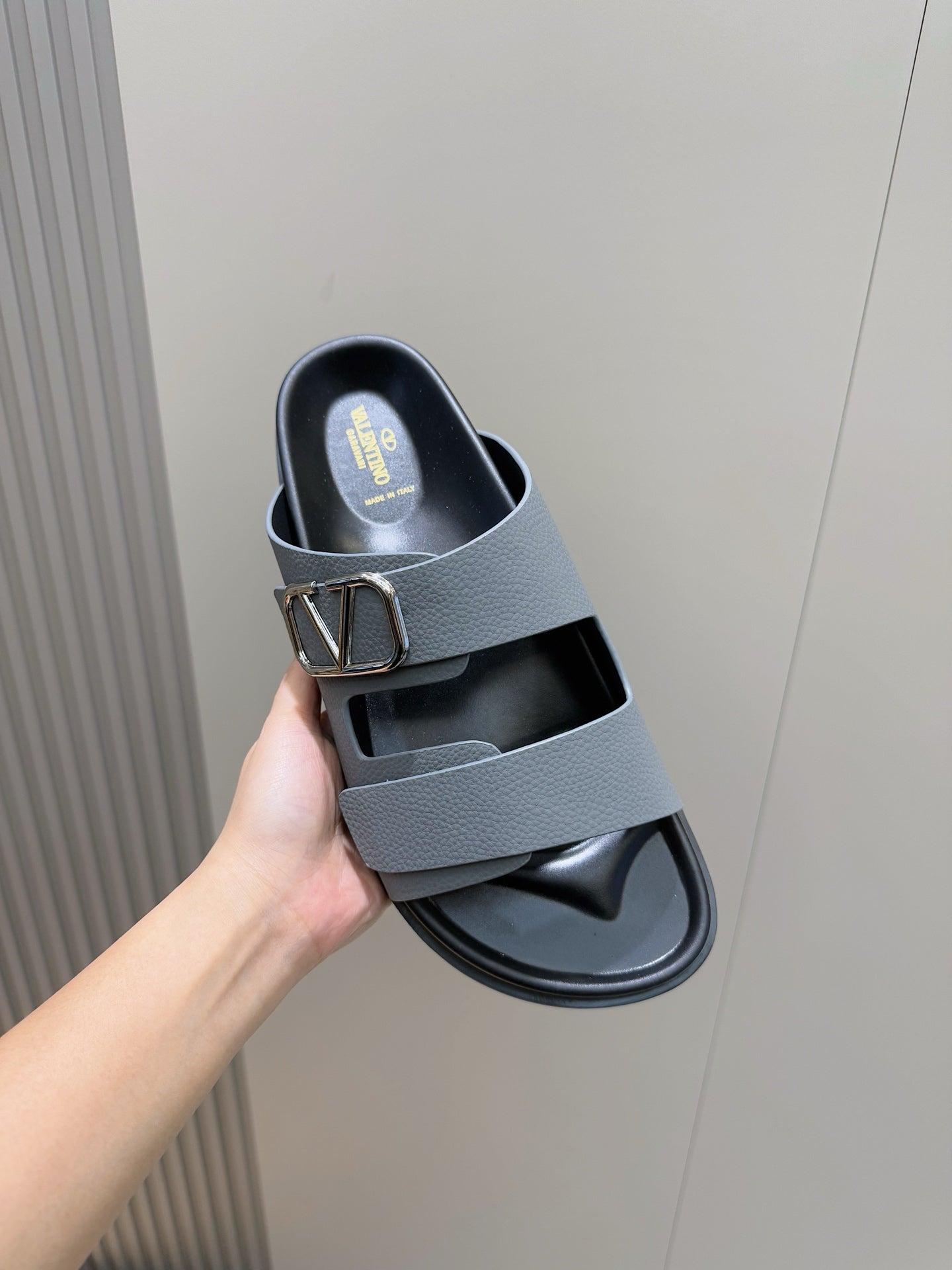 LuxluxHouse Best Quality Sandals Valentino