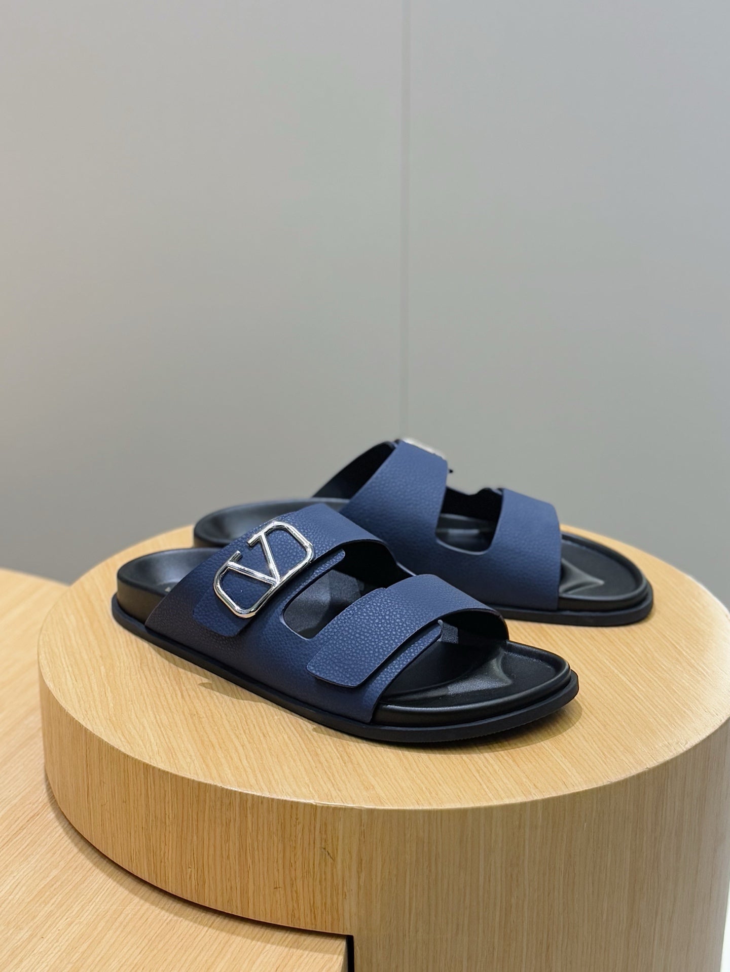 LuxluxHouse Best Quality Sandals Valentino