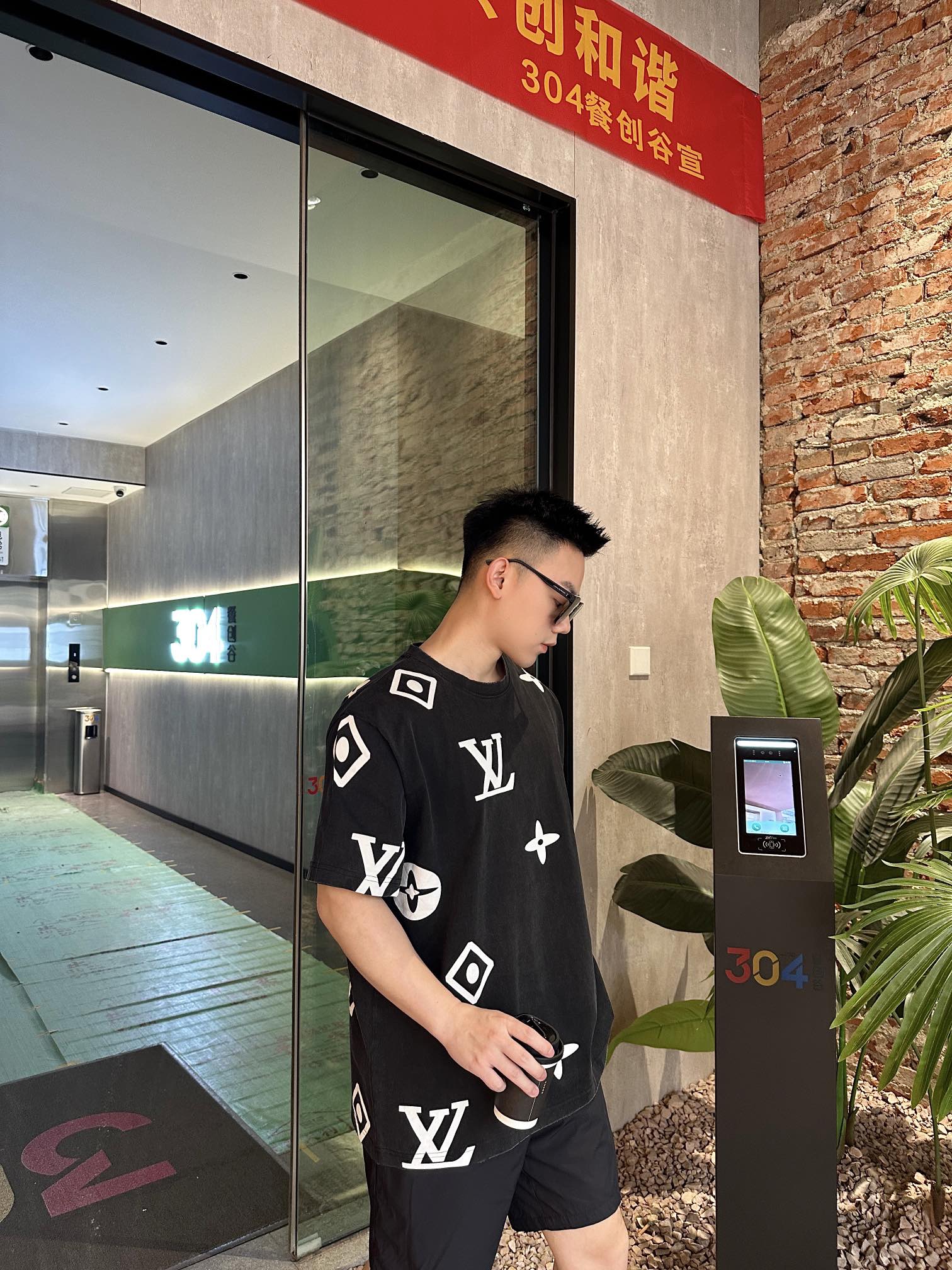 LuxluxHouse Best Quality Clothes T-shirt Louis Vuitton