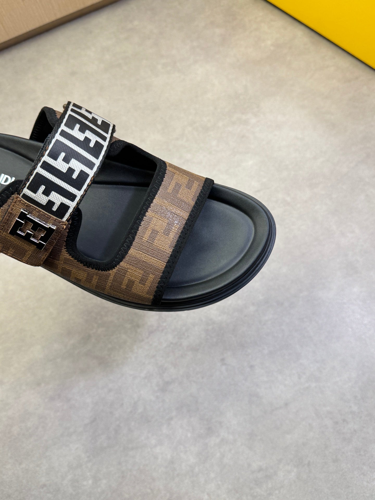 LuxluxHouse Best Quality Sandals Fendi