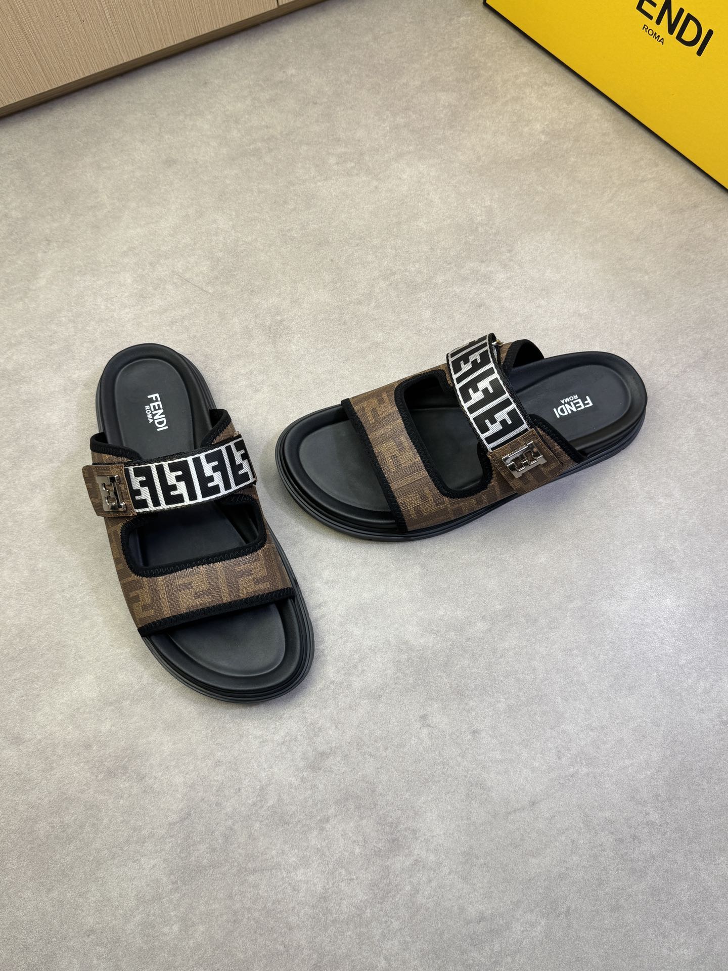 LuxluxHouse Best Quality Sandals Fendi
