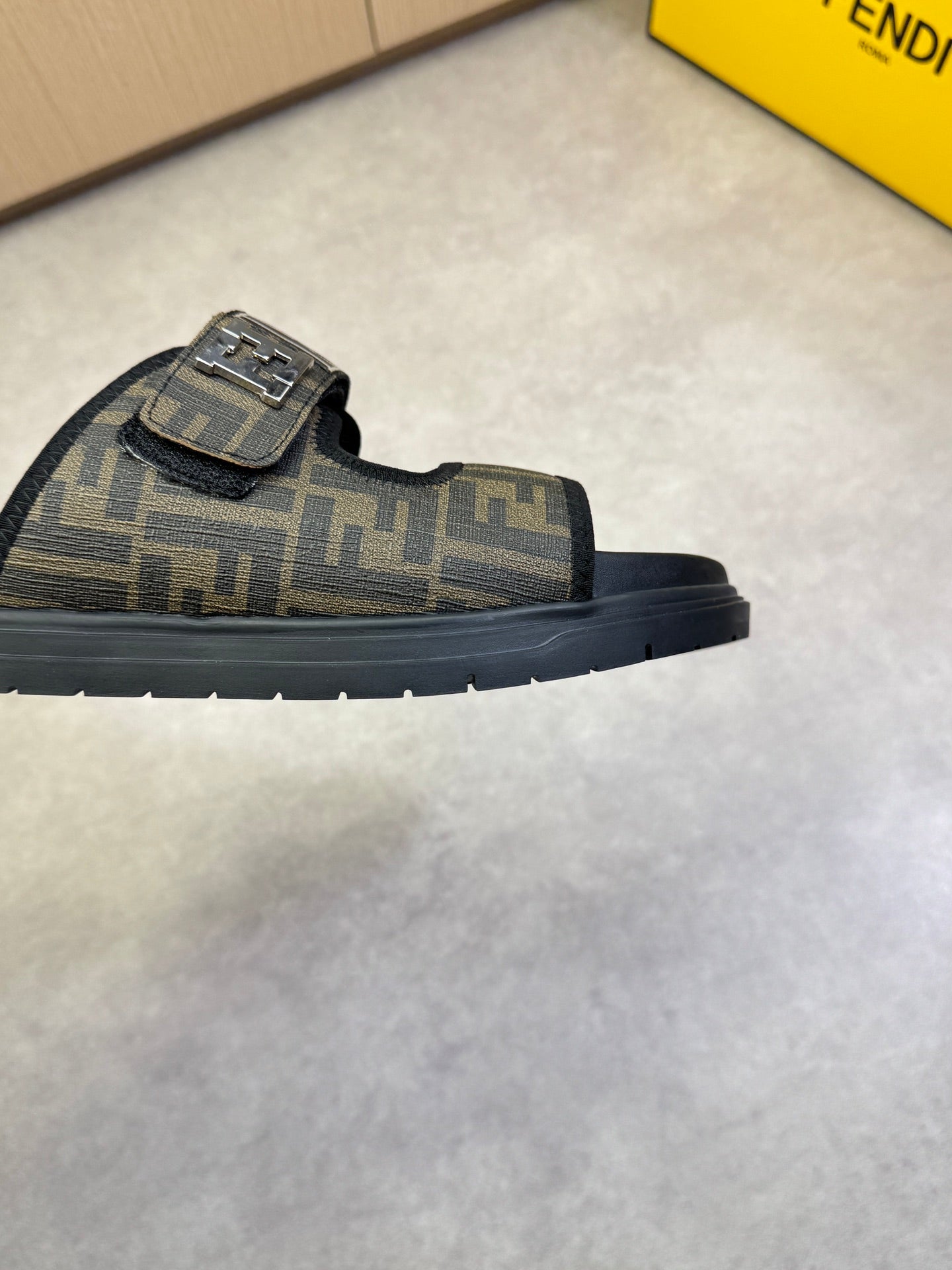 LuxluxHouse Best Quality Sandals Fendi