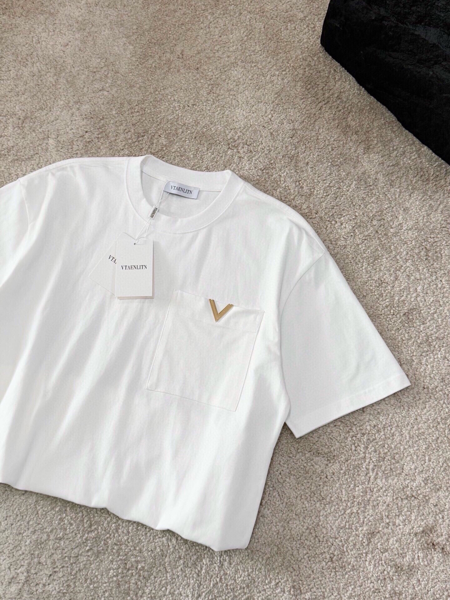 LuxluxHouse Best Quality Clothes Valentino T-shirt