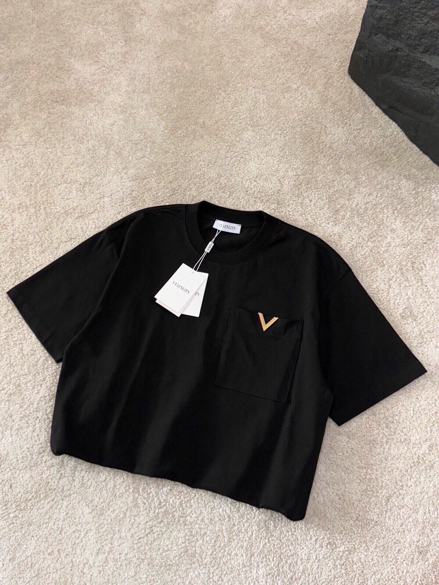 LuxluxHouse Best Quality Clothes Valentino T-shirt