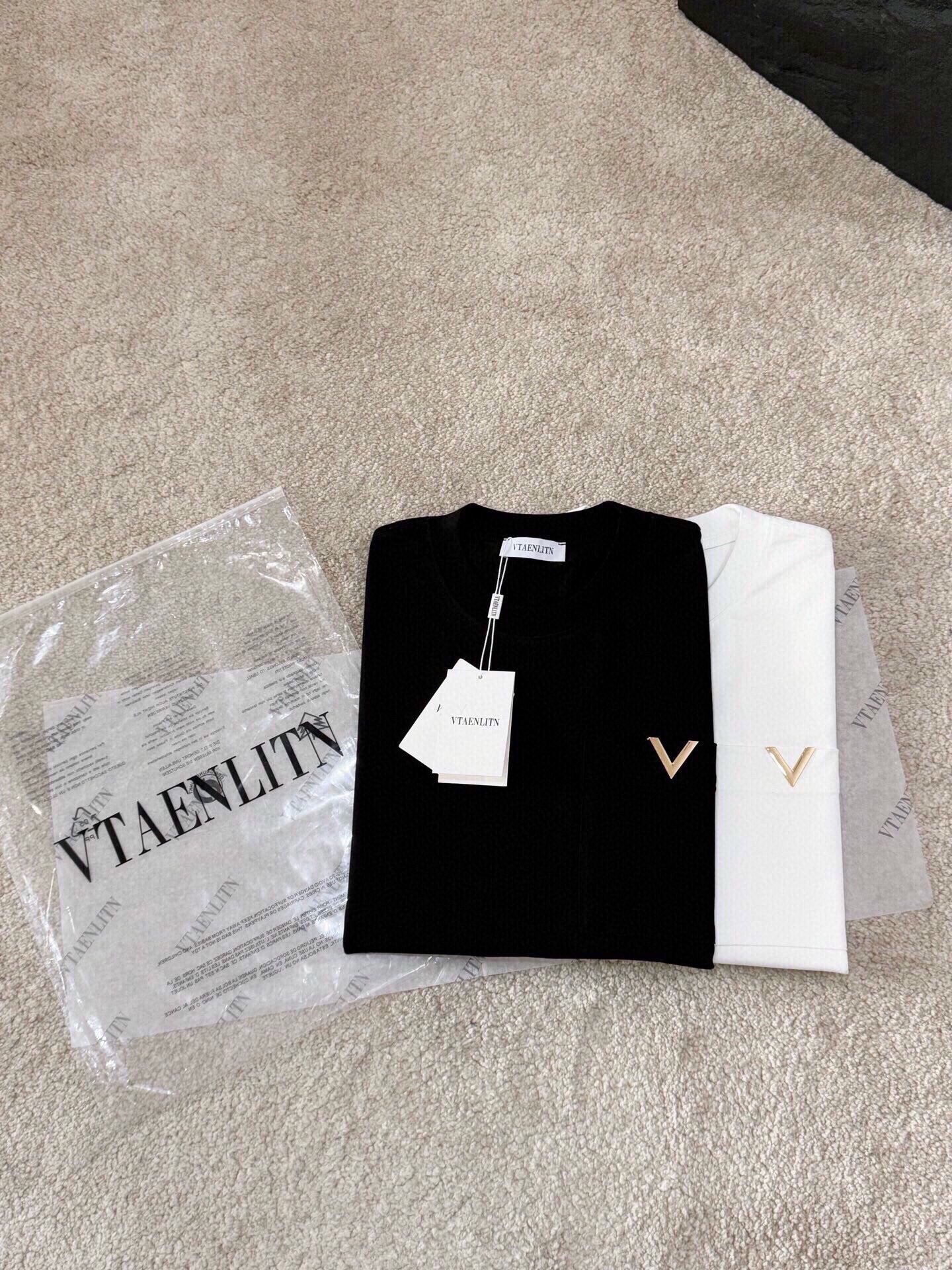 LuxluxHouse Best Quality Clothes Valentino T-shirt