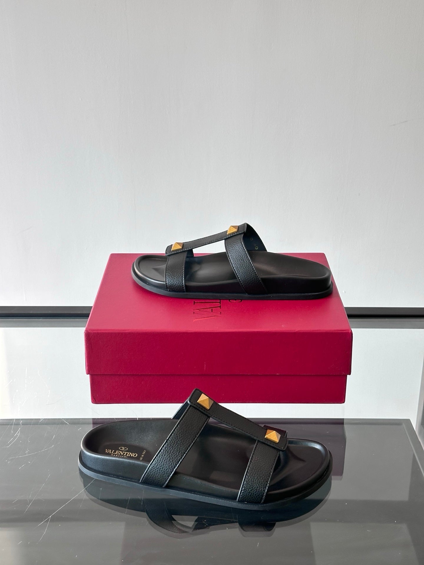 LuxluxHouse Best Quality Sandals Valentino