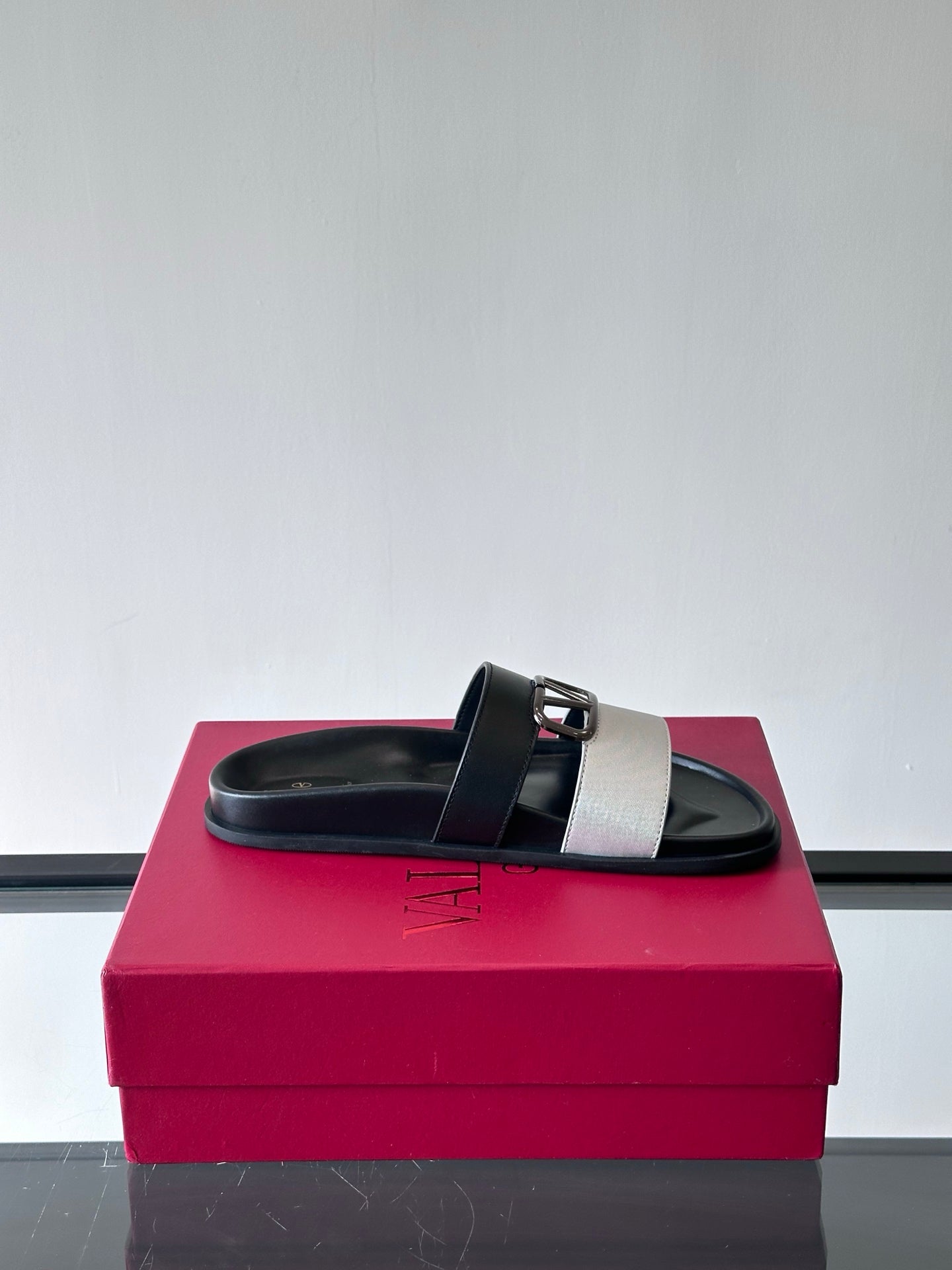 LuxluxHouse Best Quality Sandals Valentino