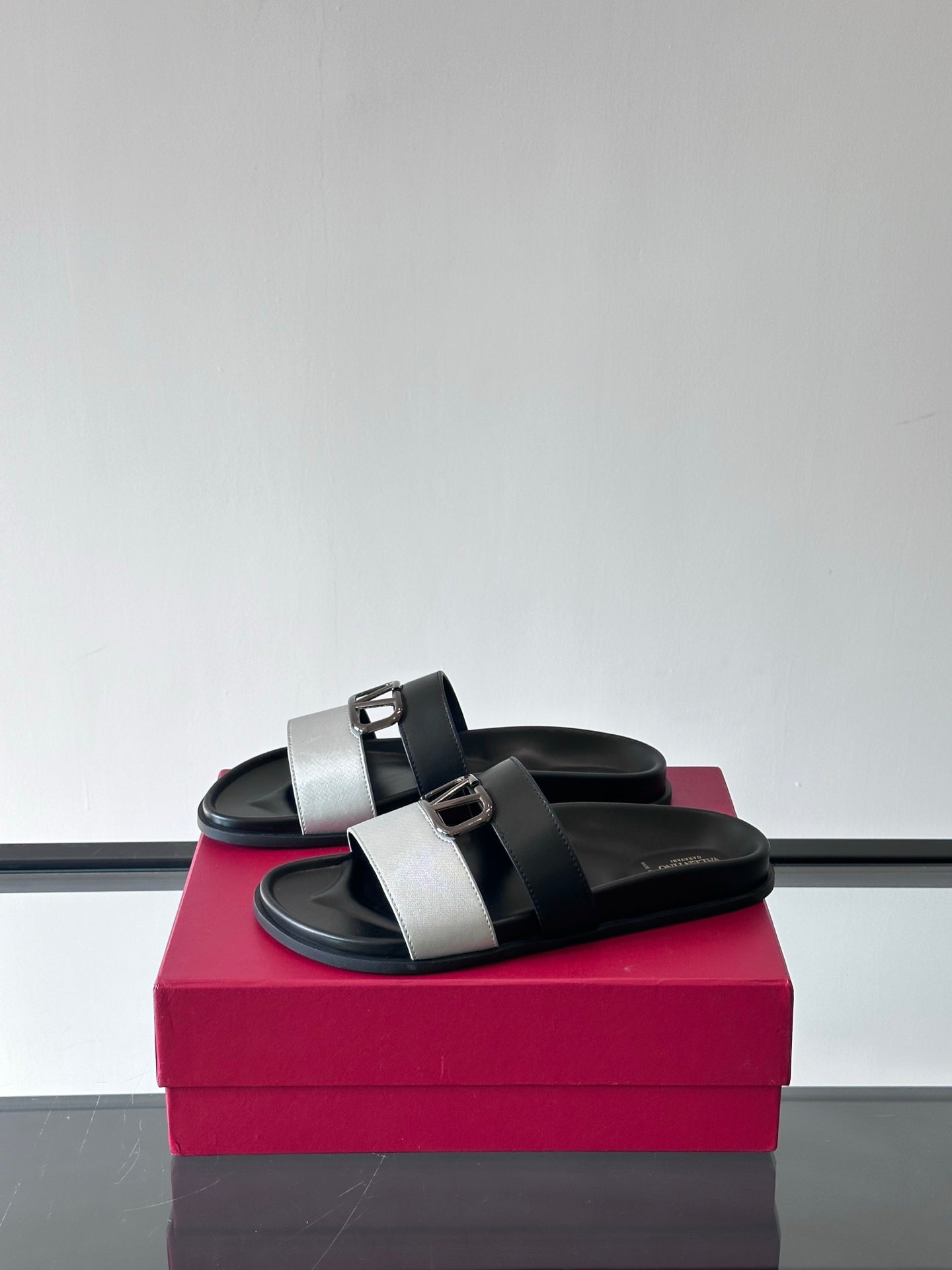 LuxluxHouse Best Quality Sandals Valentino