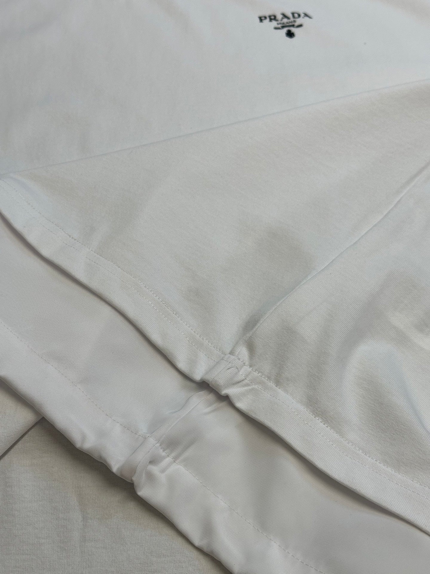 LuxluxHouse Best Quality Clothes T-shirt Prada