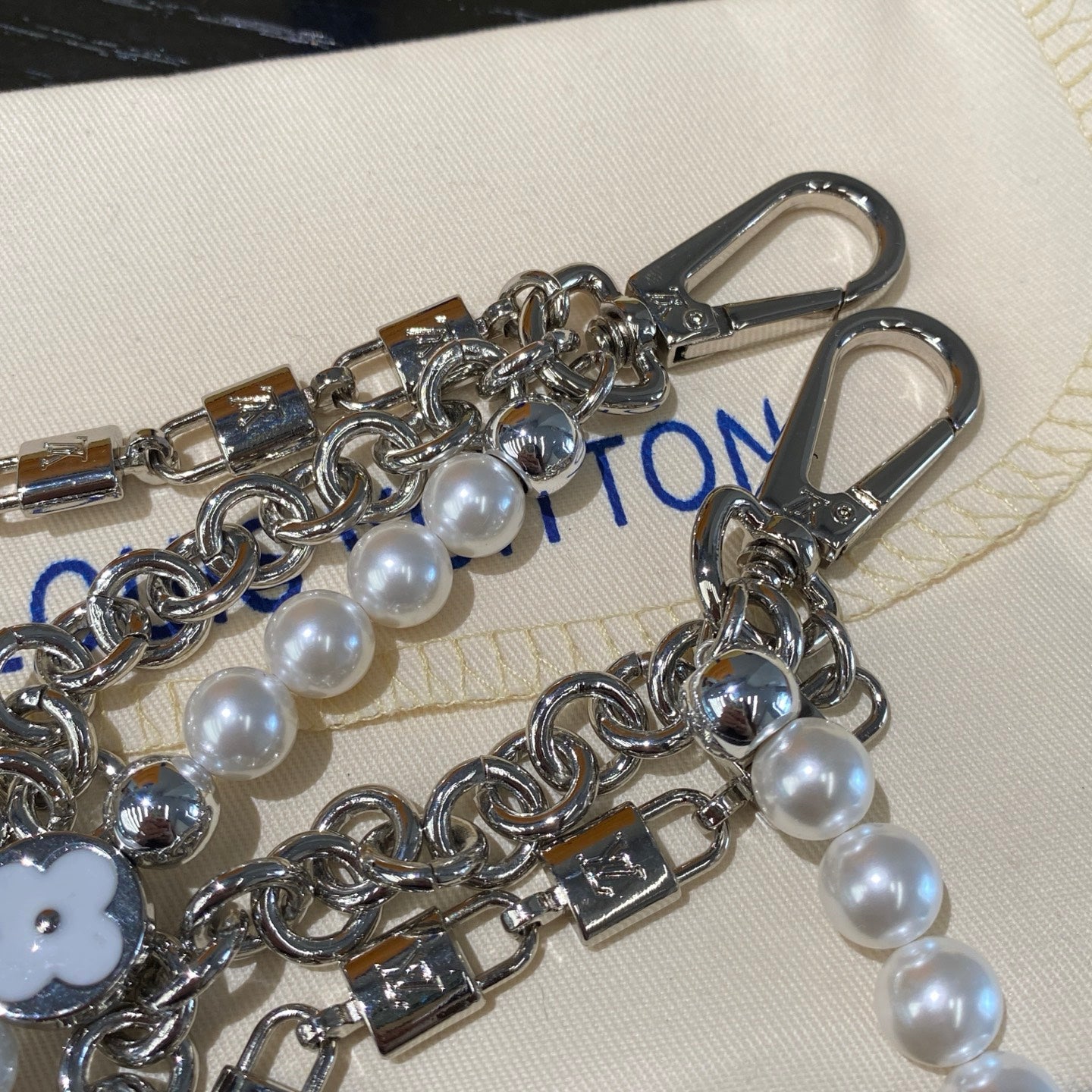 LuxluxHouse Best Quality Accessories Keychain Louis Vuitton