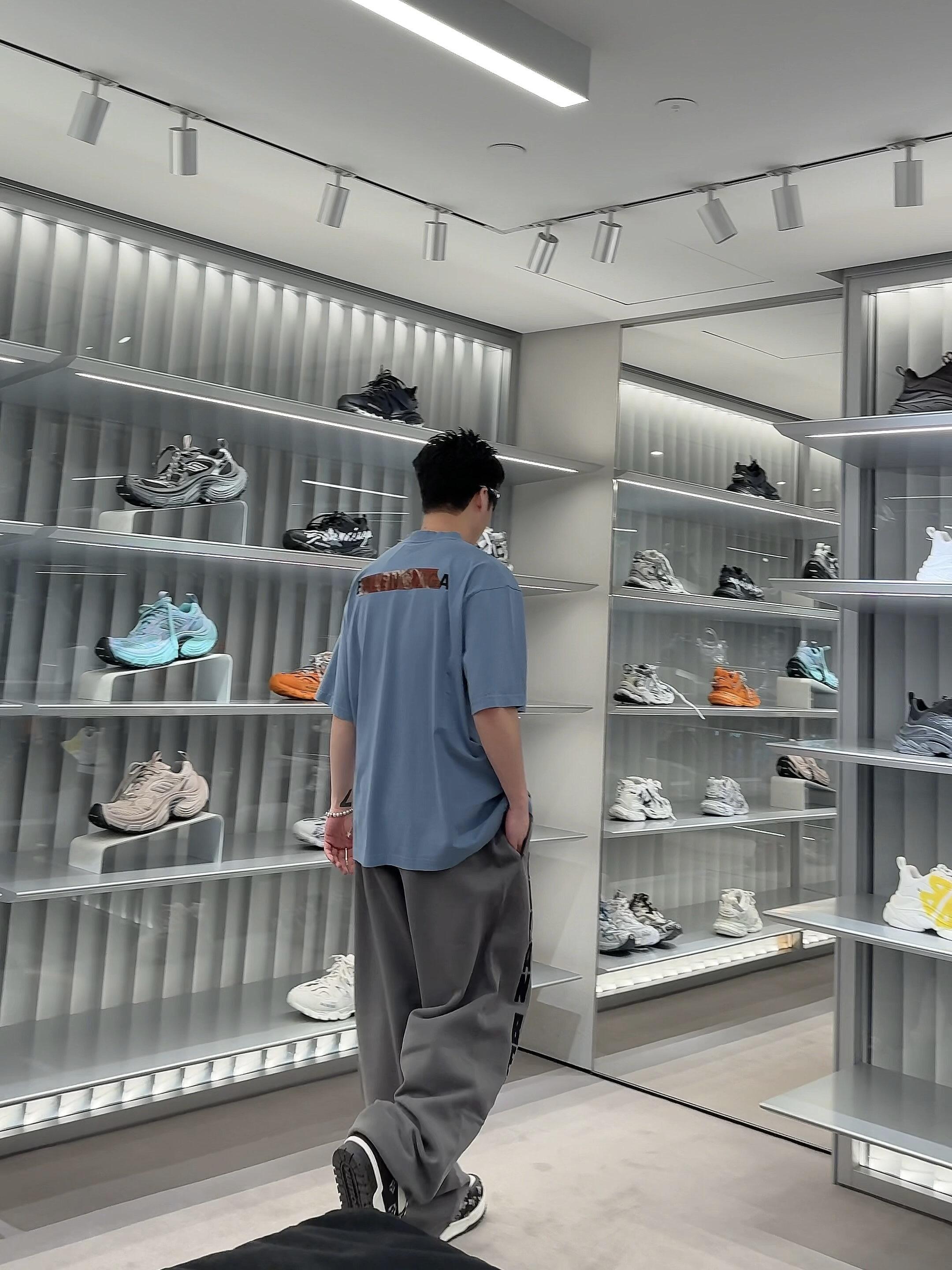 LuxluxHouse Best Quality Clothes Balenciaga T-shirt